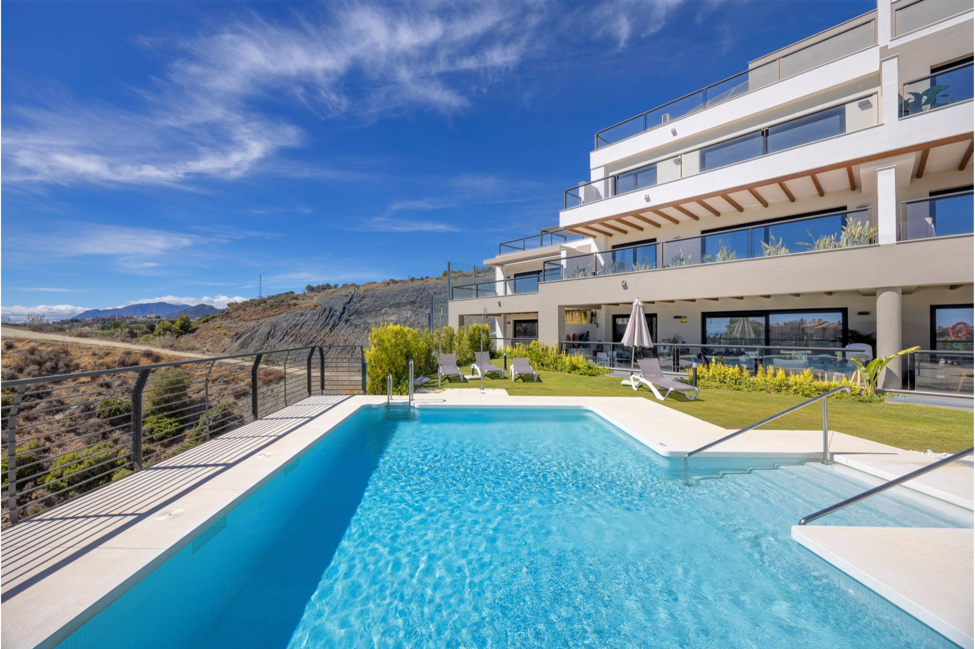 Apartamento de lujo de 3 dormitorios con vistas panorámicas | Marbella Lake, Nueva Andalucía