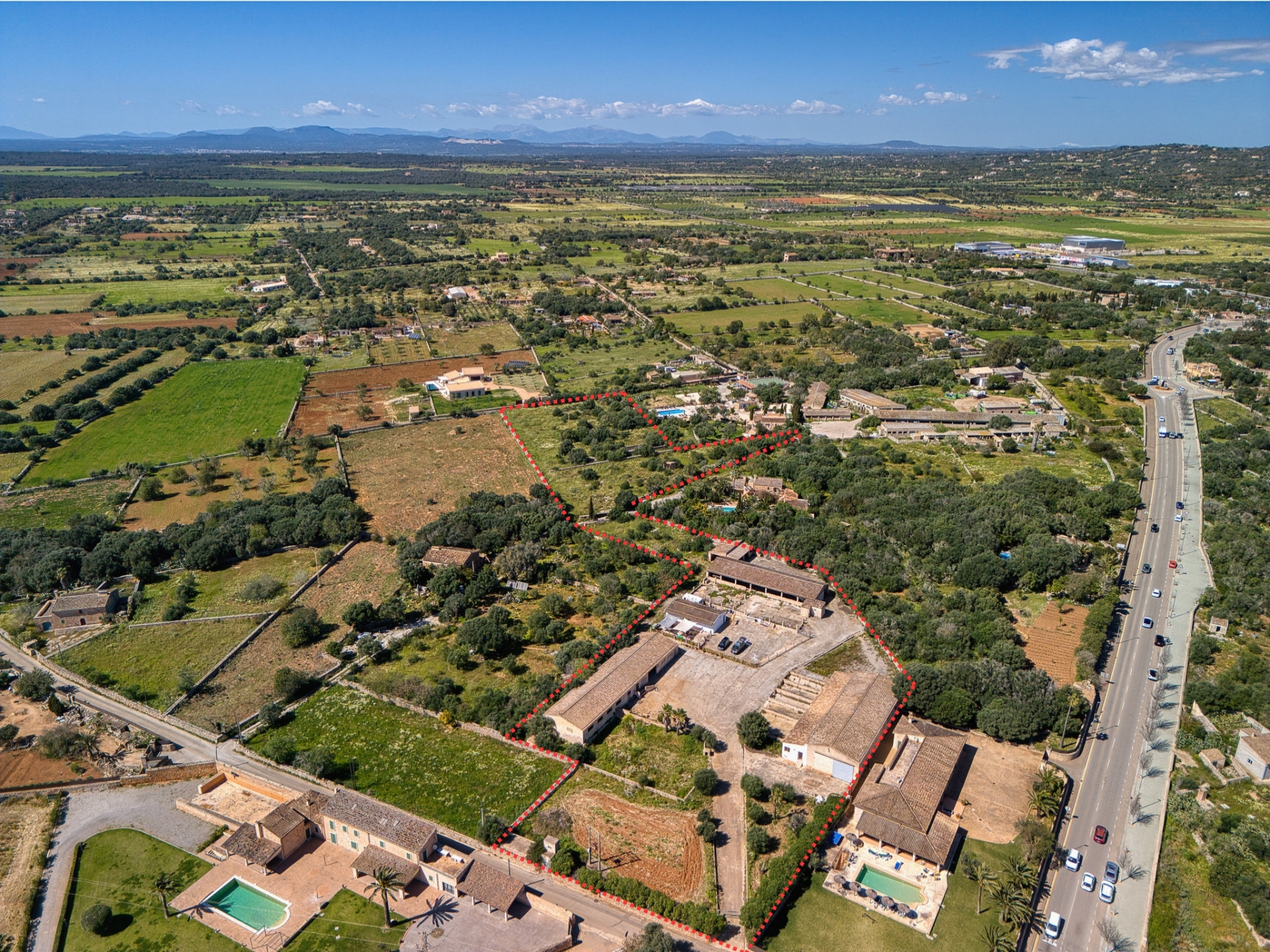 Plot in Es Velar with existing building capacity and high potential.