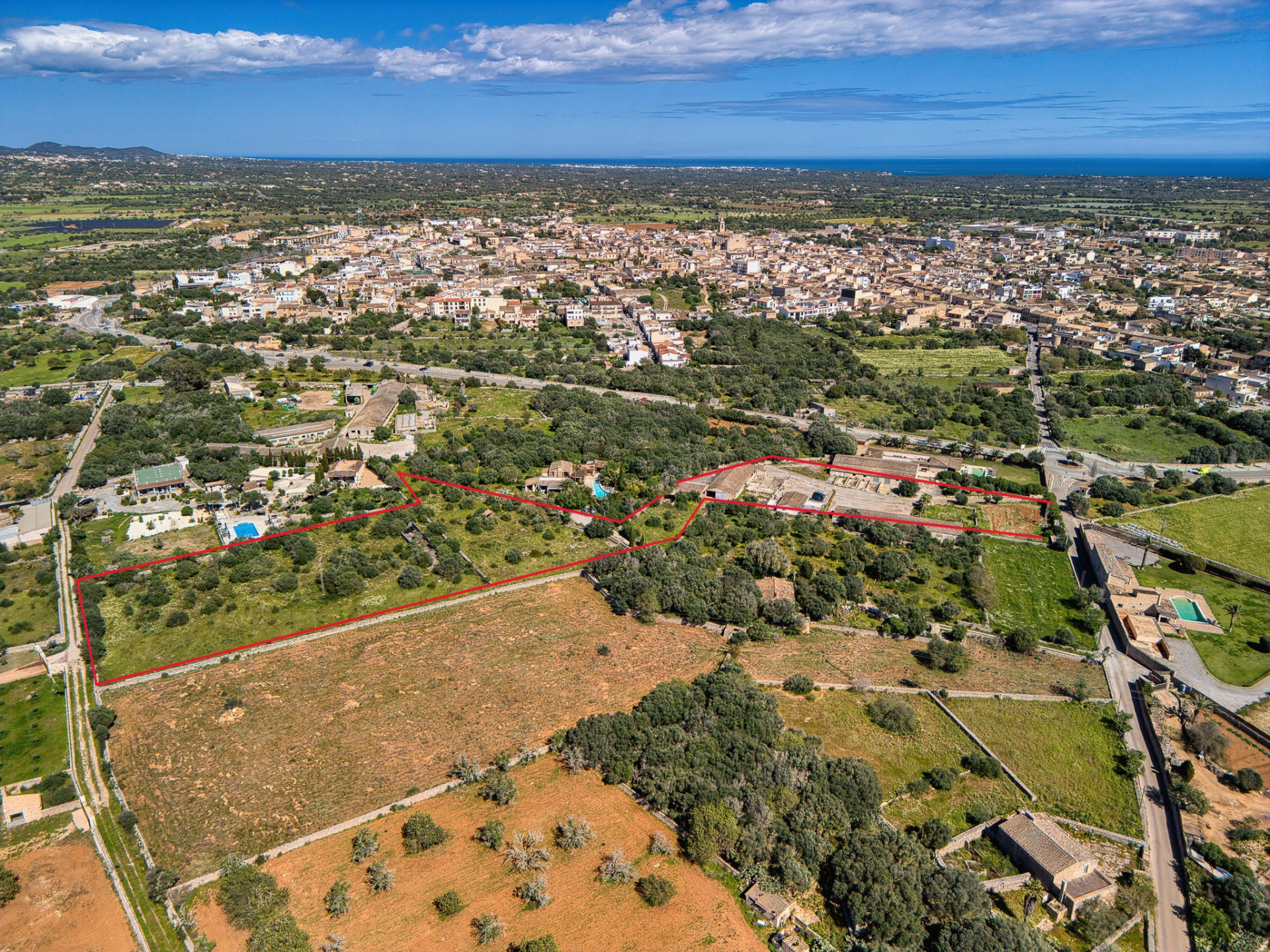 Plot in Es Velar with existing building capacity and high potential.