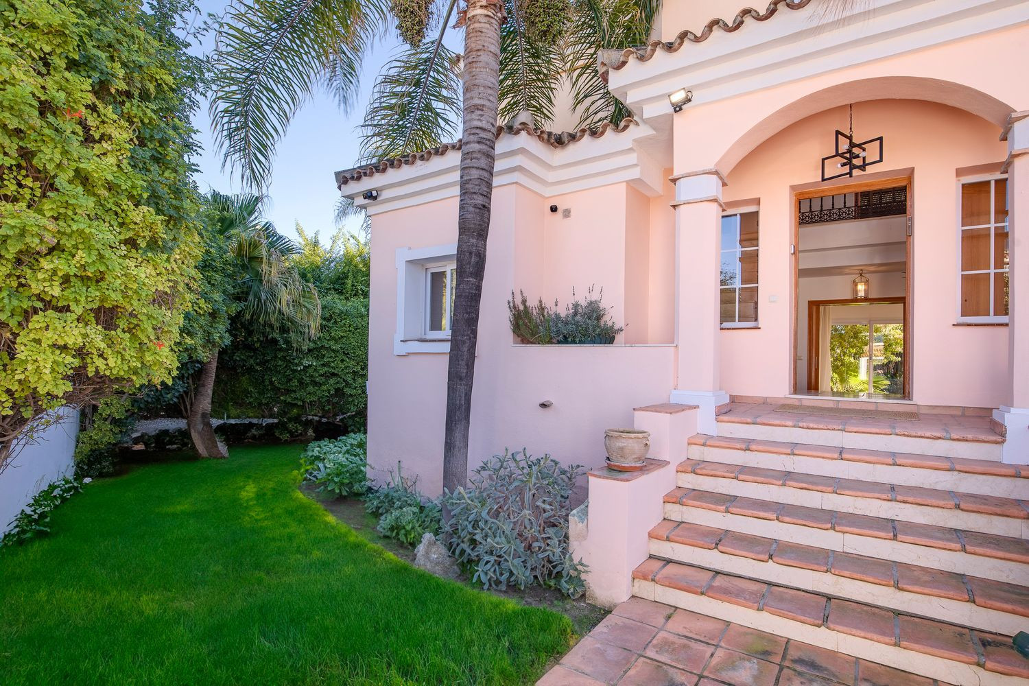 Villa for sale in San Pedro de Alcantara, Marbella, Costa del Sol