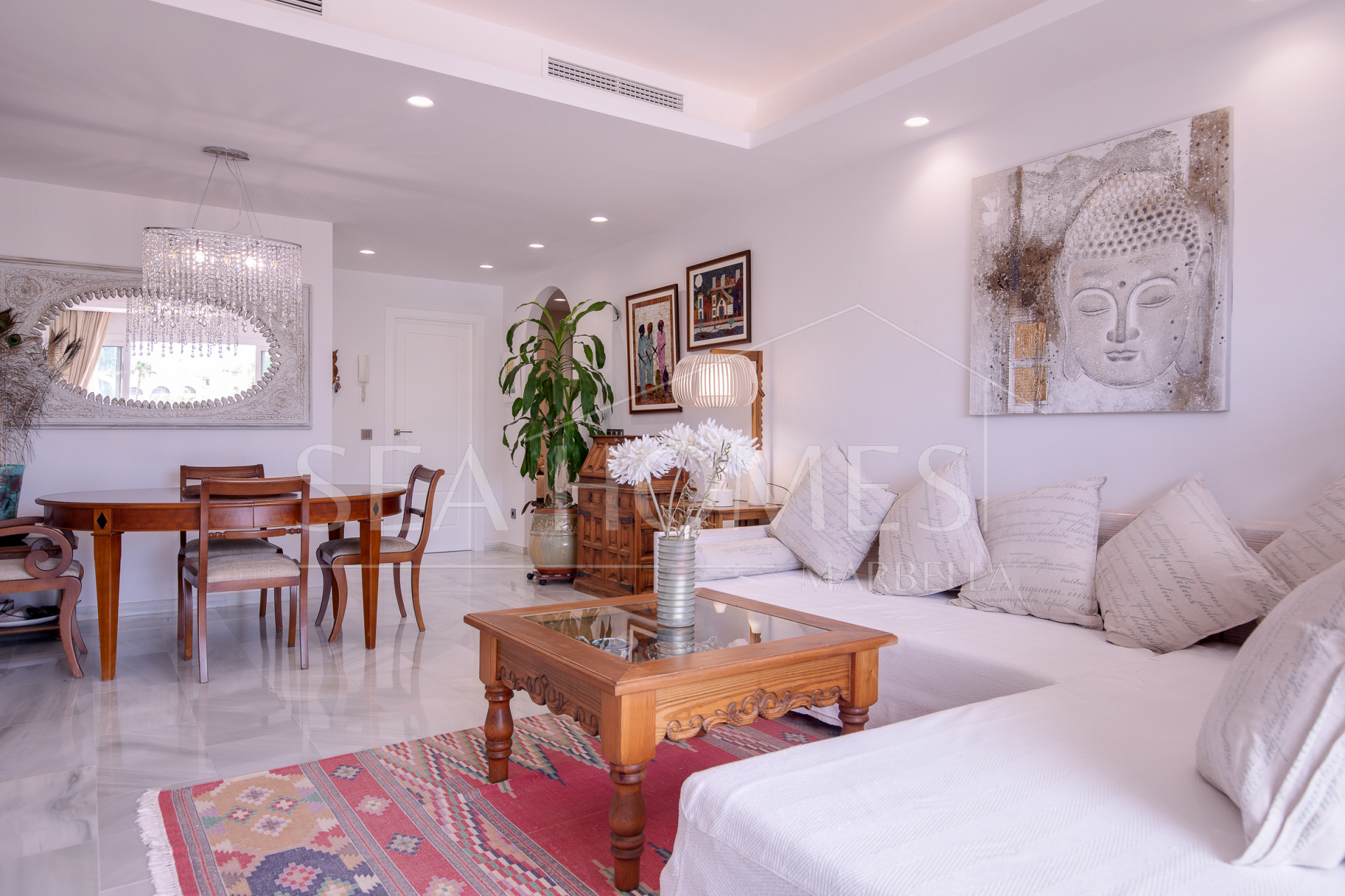 Duplex penthouse with an incredible terrace and panoramic views, in the heart of Puerto Banus