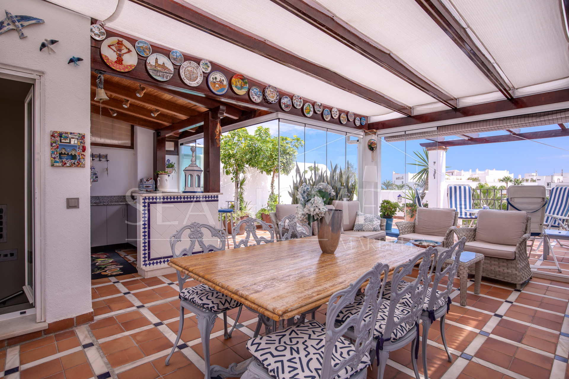 Duplex penthouse with an incredible terrace and panoramic views, in the heart of Puerto Banus