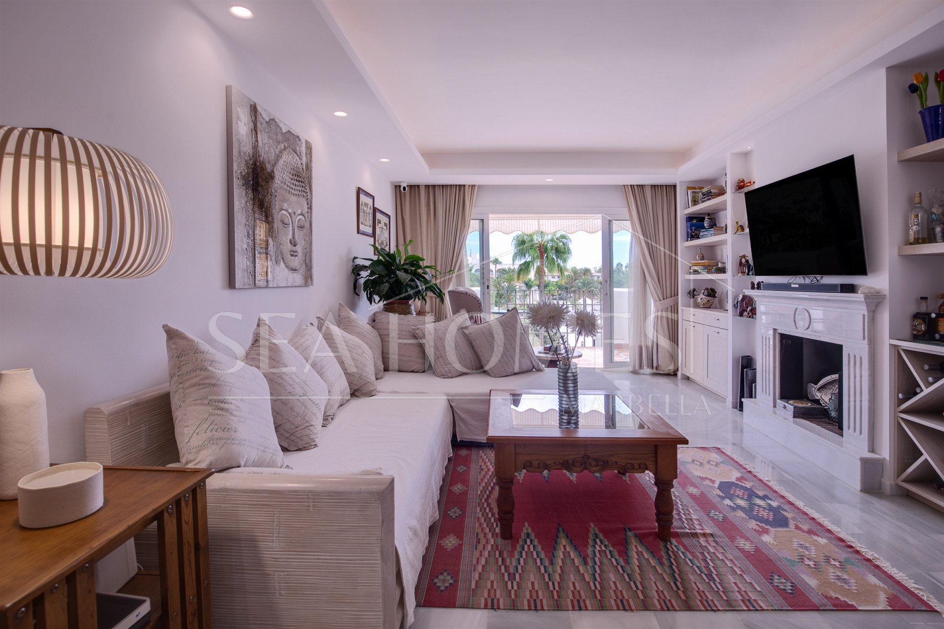 Duplex penthouse with an incredible terrace and panoramic views, in the heart of Puerto Banus