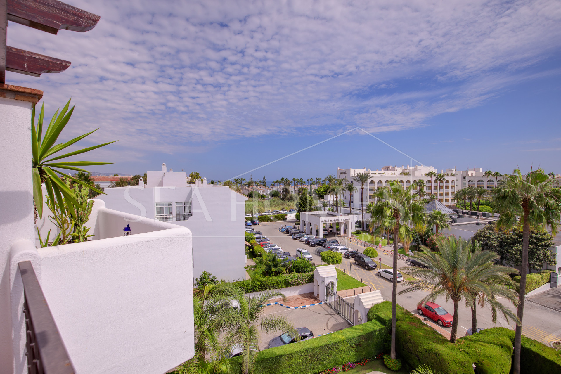 Duplex penthouse with an incredible terrace and panoramic views, in the heart of Puerto Banus