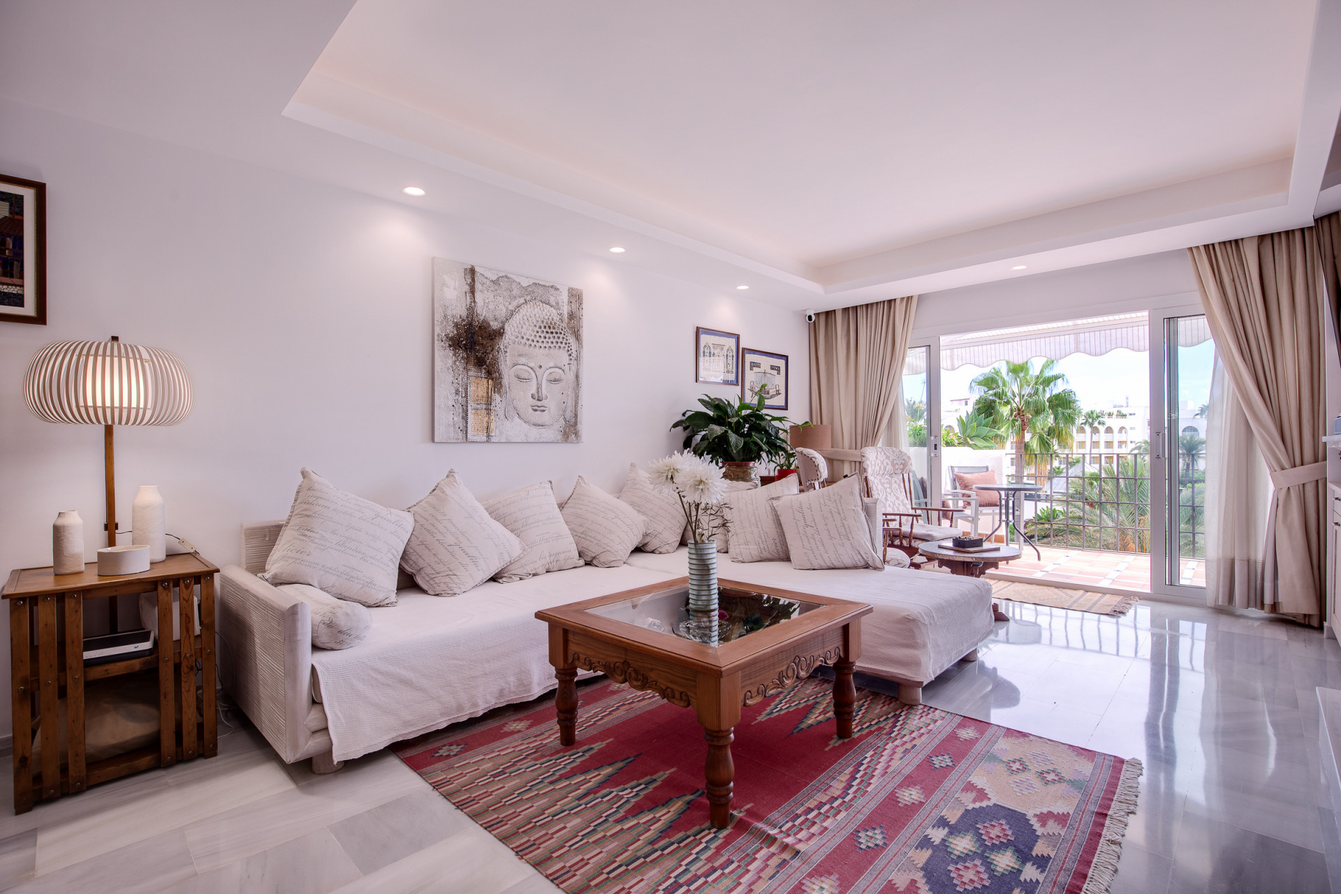 Duplex penthouse with an incredible terrace and panoramic views, in the heart of Puerto Banus