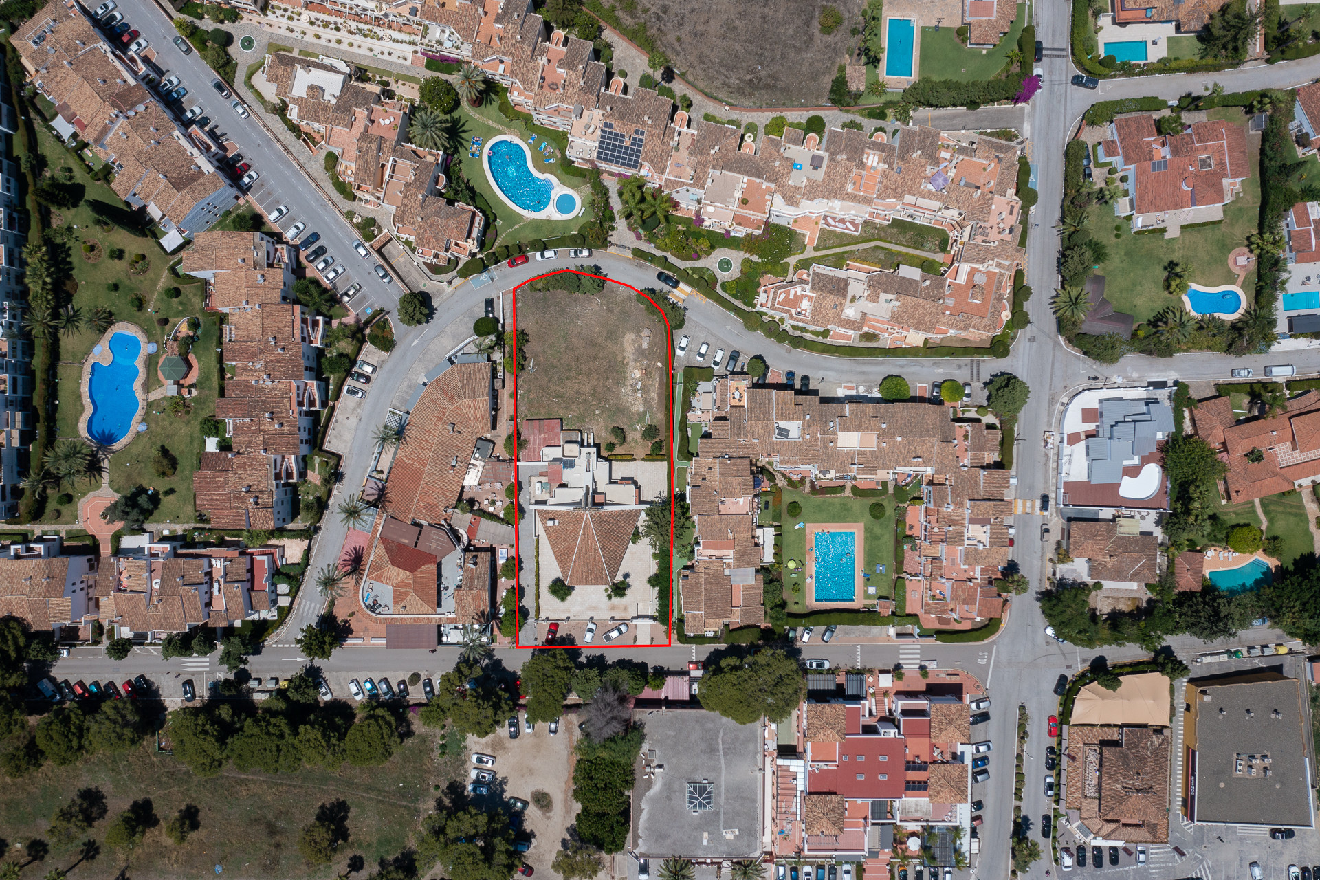 Investment Opportunity in El Pilar, El Paraiso - Estepona
