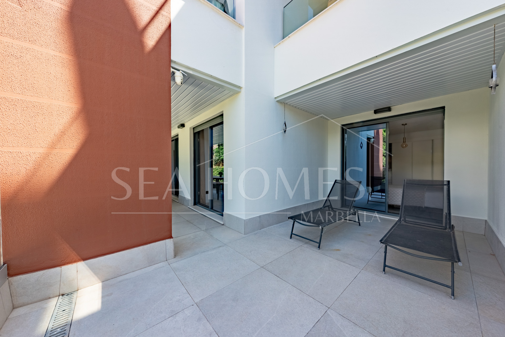 Stylish 3-Bedroom Apartment with Mountain Views - With Rental License!