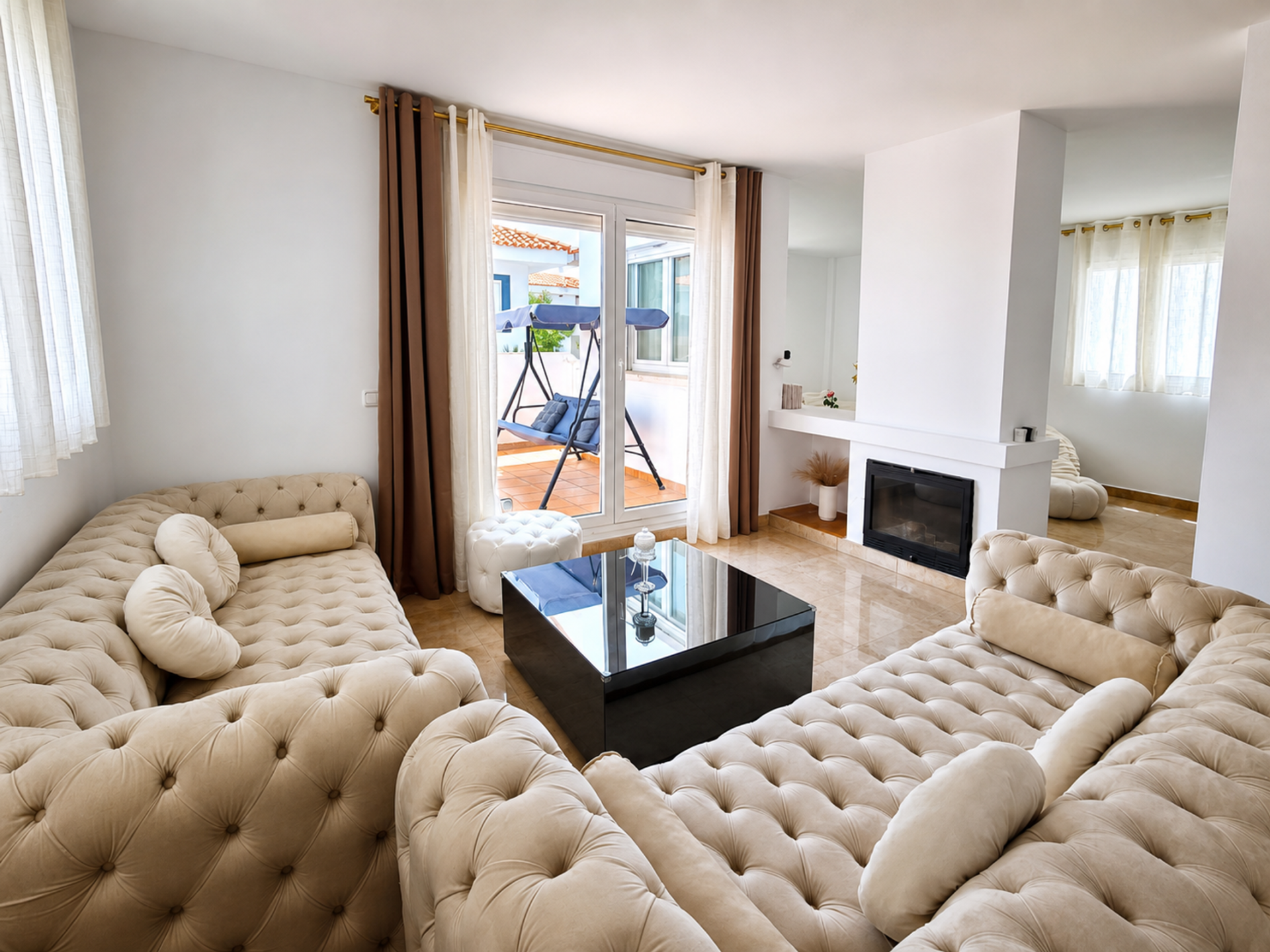 Bright 6-Bedroom Townhouse with Sea Views and Communal Pool! — photo 12