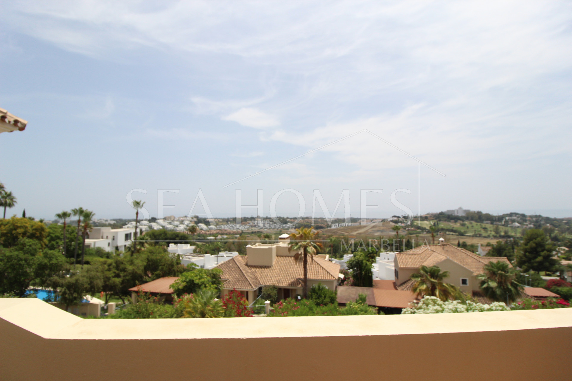 BEAUTIFULL AND PRIVATE SEMIDETACHED   OPEN VIEWS TO THE SEA