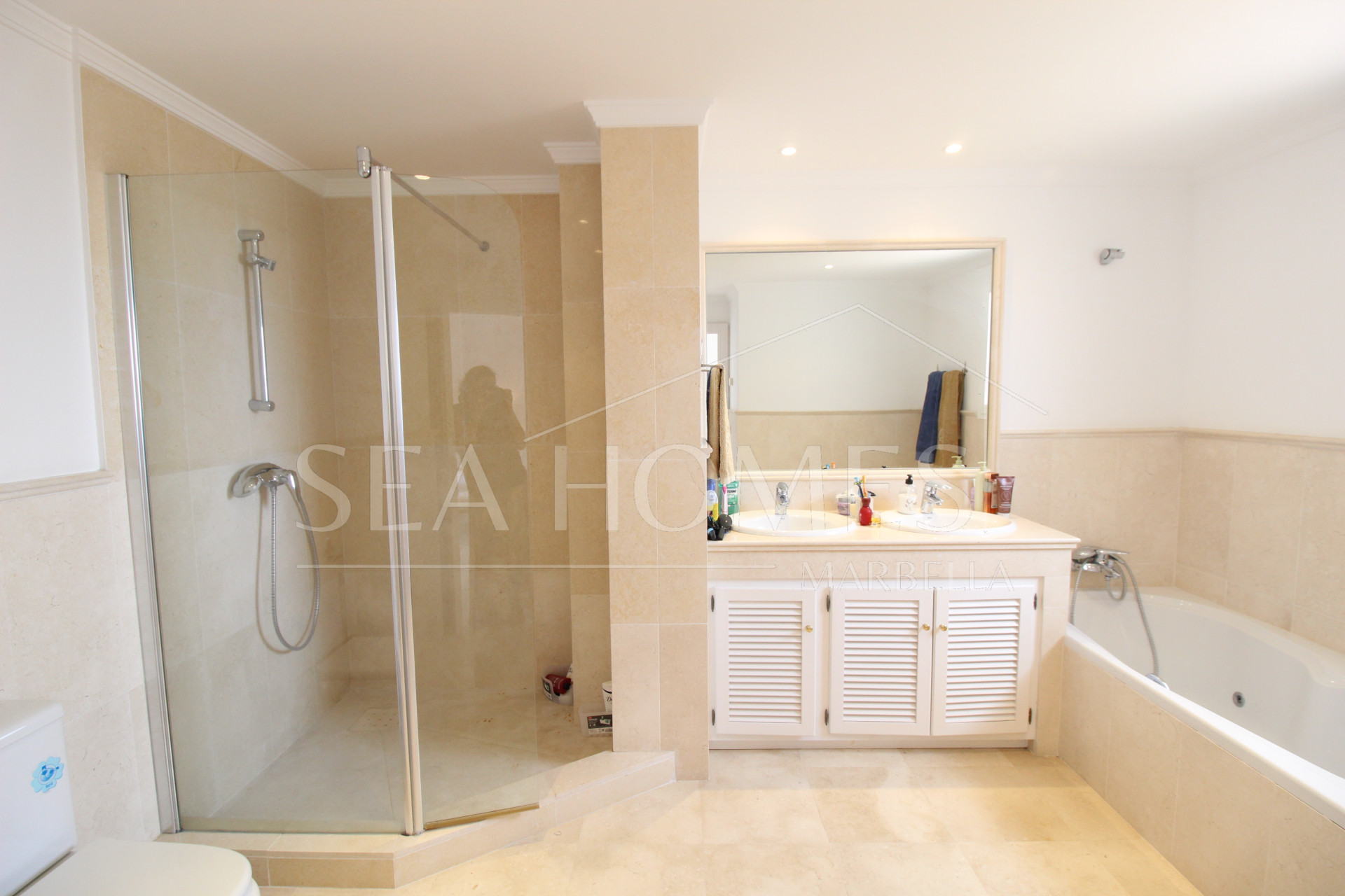 BEAUTIFULL AND PRIVATE SEMIDETACHED   OPEN VIEWS TO THE SEA