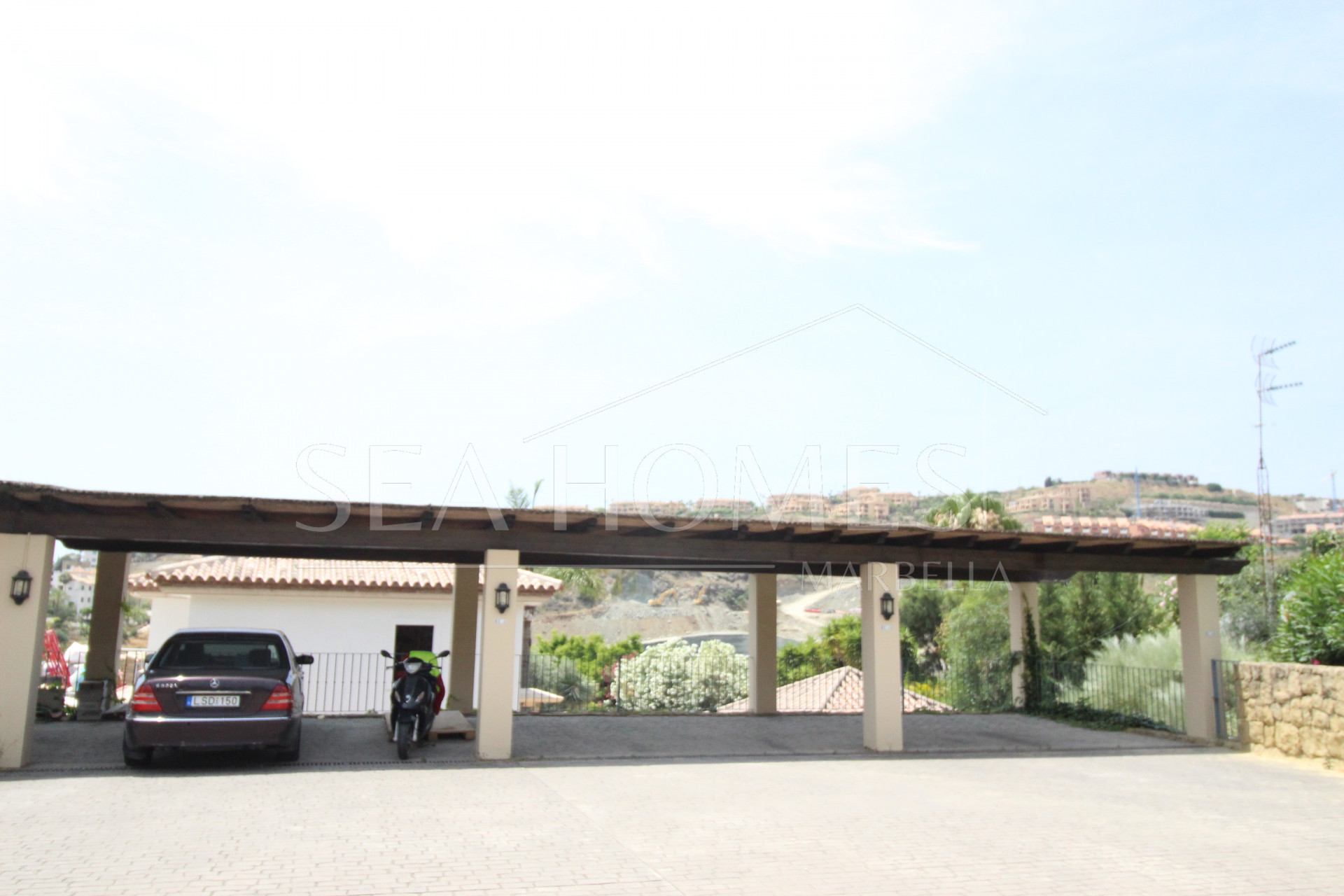 BEAUTIFULL AND PRIVATE SEMIDETACHED   OPEN VIEWS TO THE SEA