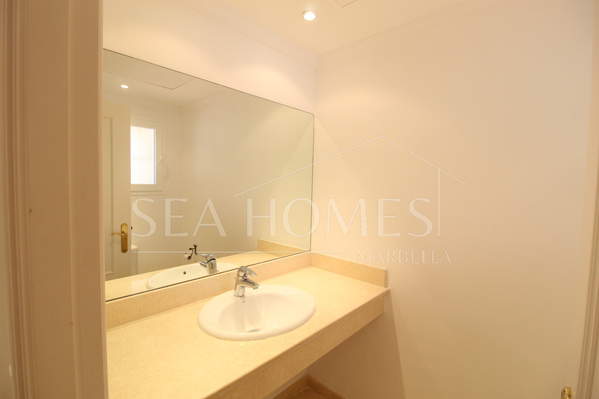 BEAUTIFULL AND PRIVATE SEMIDETACHED   OPEN VIEWS TO THE SEA