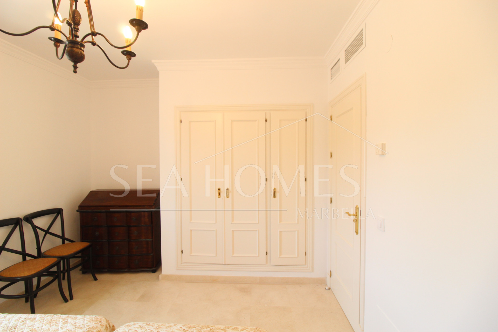 BEAUTIFULL AND PRIVATE SEMIDETACHED   OPEN VIEWS TO THE SEA