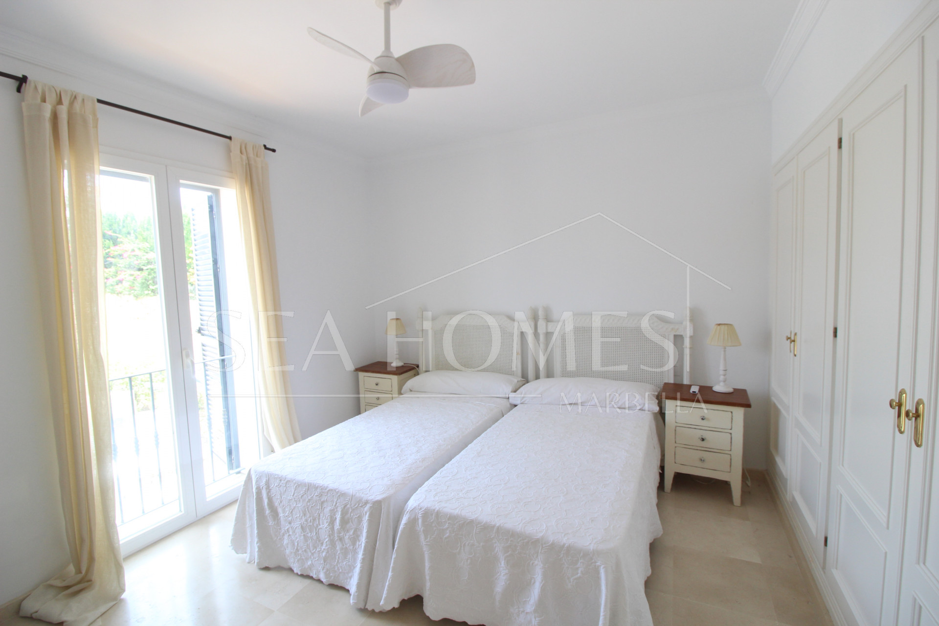 BEAUTIFULL AND PRIVATE SEMIDETACHED   OPEN VIEWS TO THE SEA