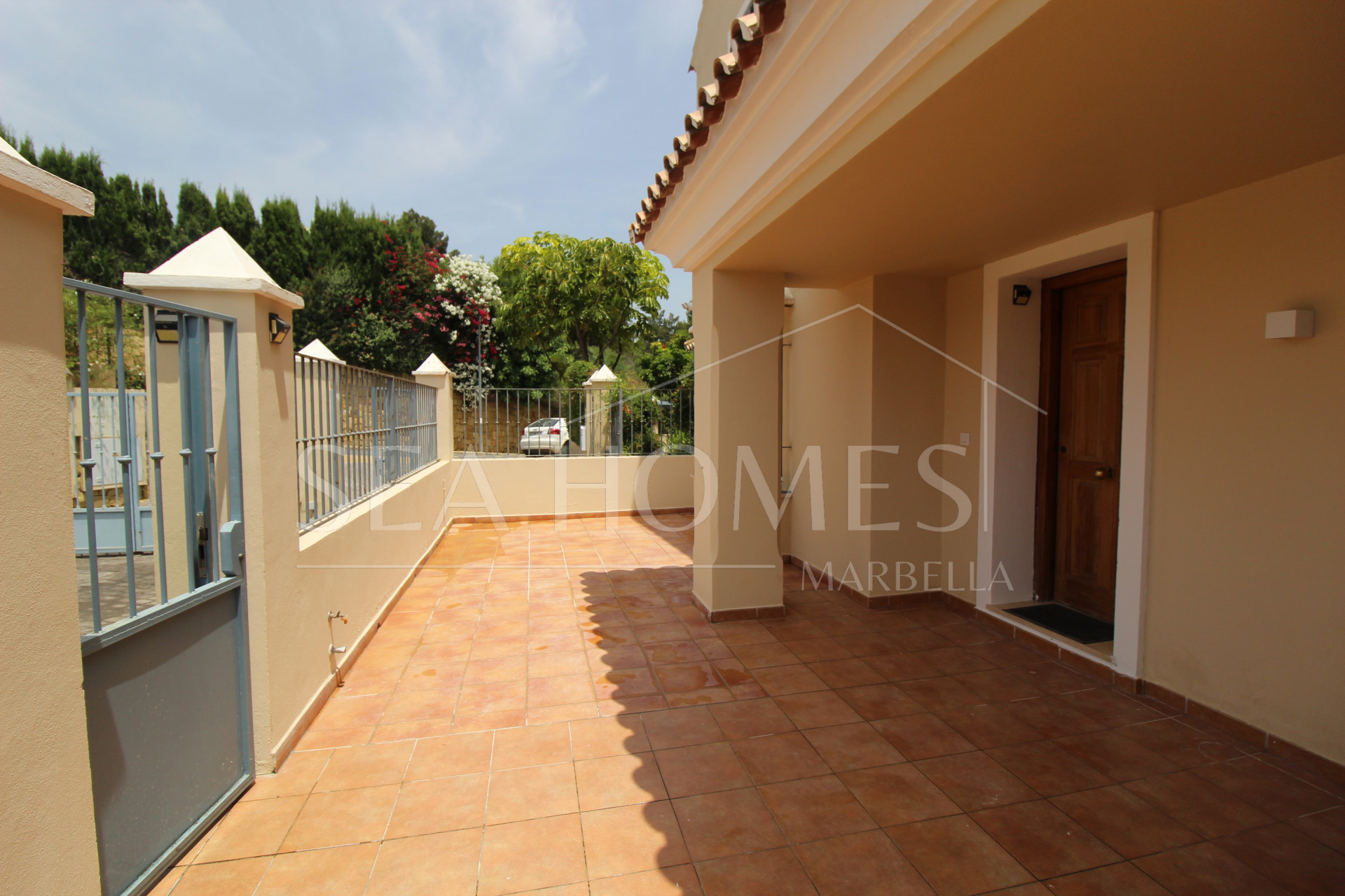 BEAUTIFULL AND PRIVATE SEMIDETACHED   OPEN VIEWS TO THE SEA