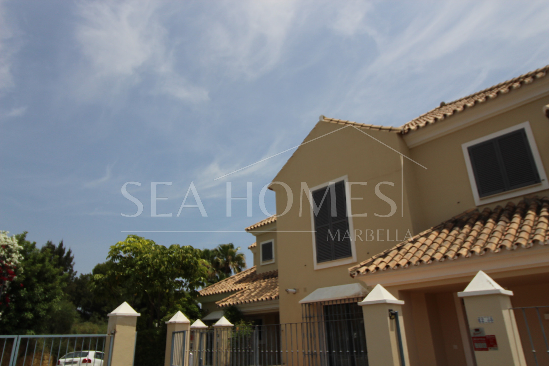 BEAUTIFULL AND PRIVATE SEMIDETACHED   OPEN VIEWS TO THE SEA