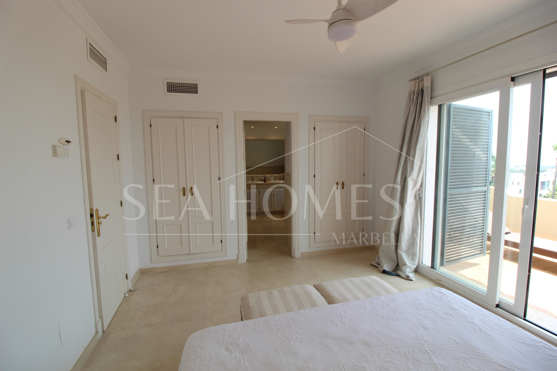 BEAUTIFULL AND PRIVATE SEMIDETACHED   OPEN VIEWS TO THE SEA