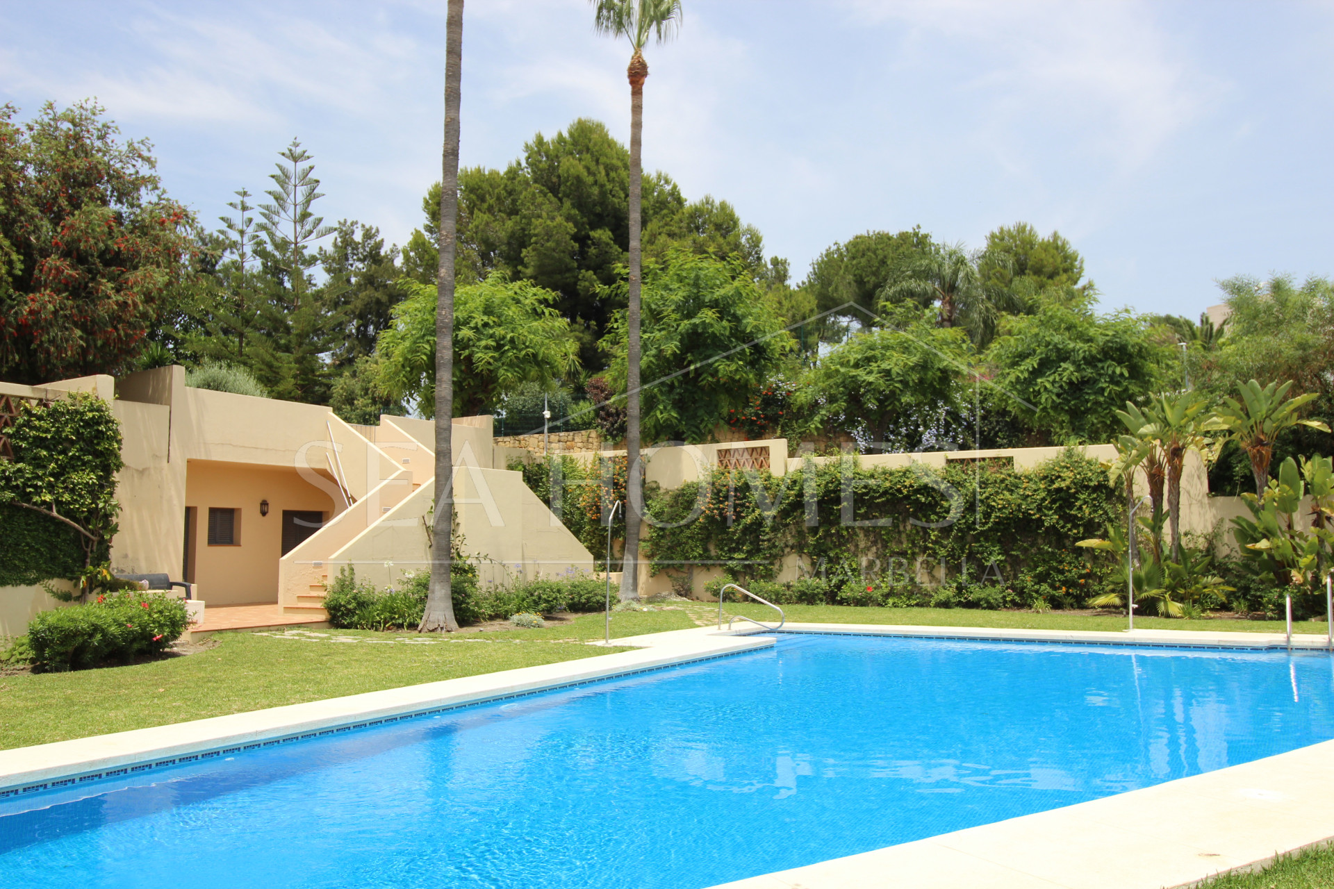 BEAUTIFULL AND PRIVATE SEMIDETACHED   OPEN VIEWS TO THE SEA