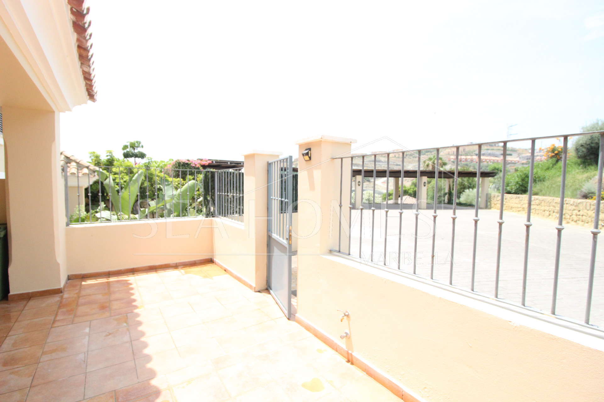 BEAUTIFULL AND PRIVATE SEMIDETACHED   OPEN VIEWS TO THE SEA