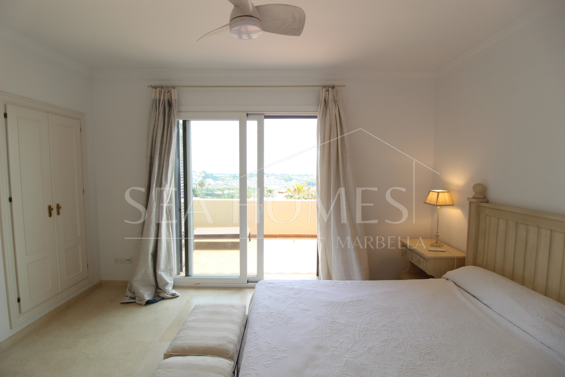 BEAUTIFULL AND PRIVATE SEMIDETACHED   OPEN VIEWS TO THE SEA