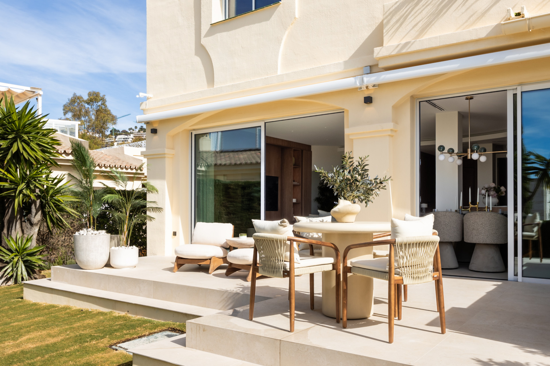 Luxury Townhouse in El Herrojo, Benahavís with 4 bedrooms