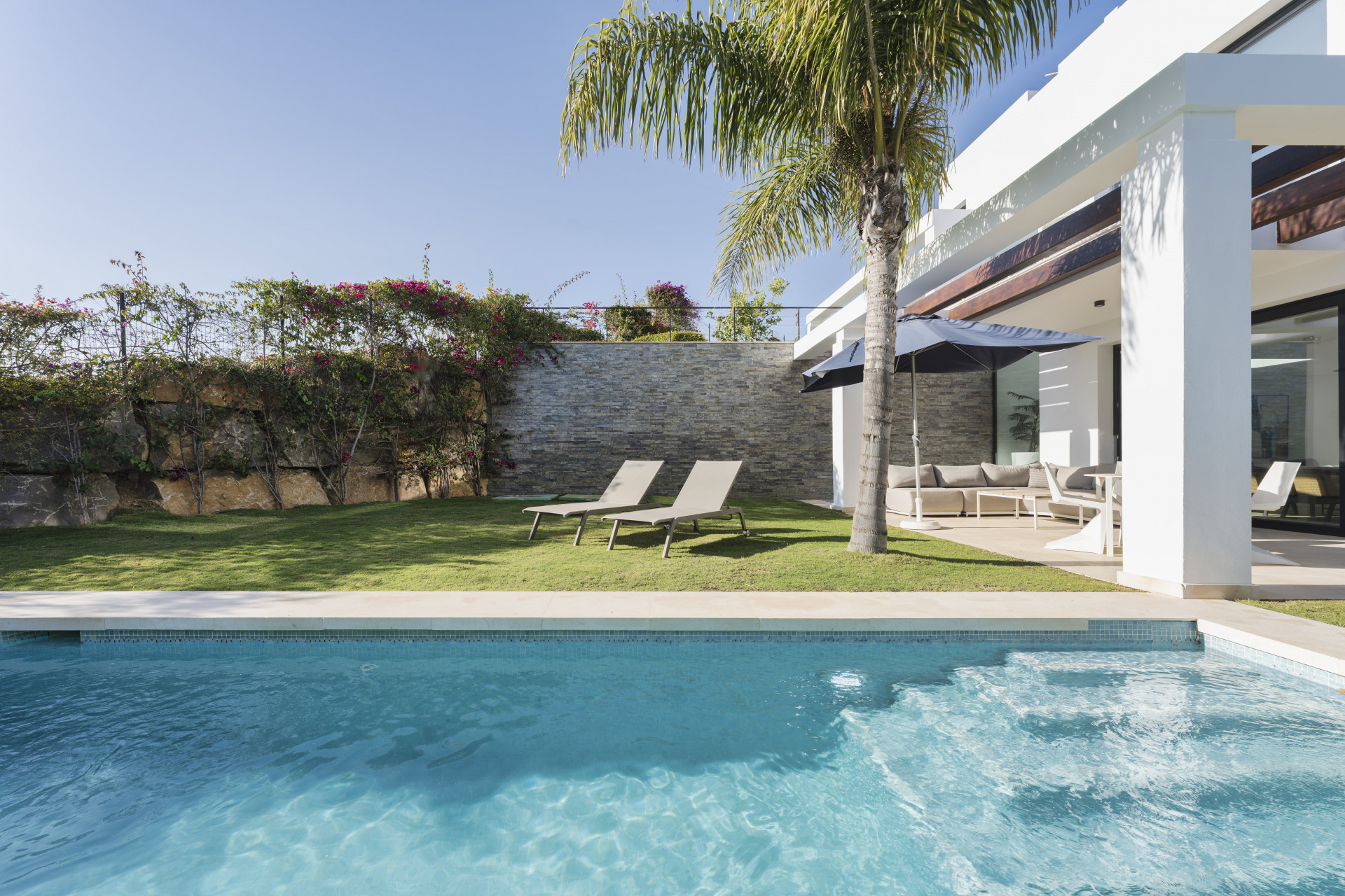 Villa zum Verkauf in Marbella East, Costa del Sol