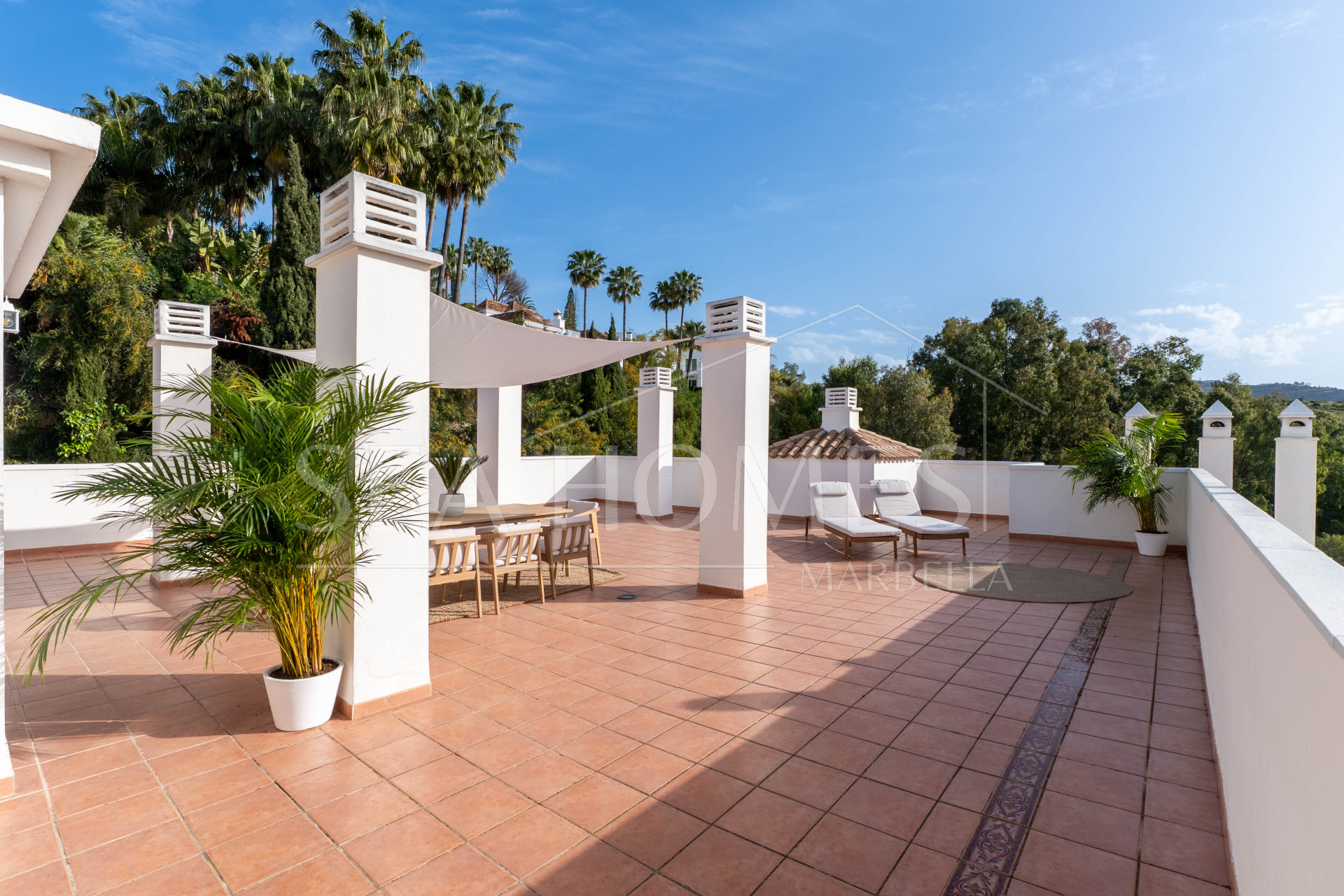 This penthouse represents the best of Marbella living, combining luxury, comfort, and a prime location in one of the most sought-after areas of the Costa del Sol.