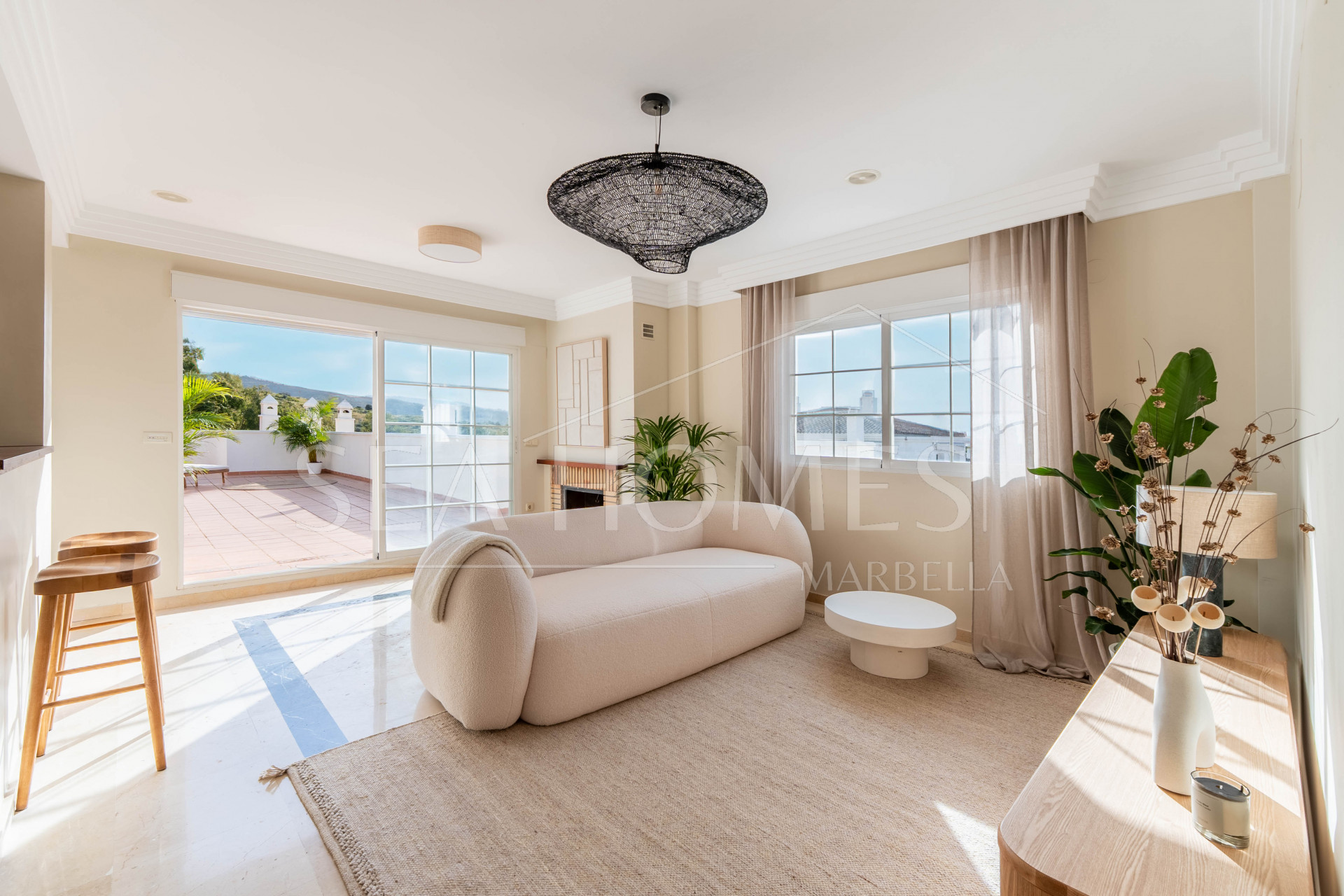 This penthouse represents the best of Marbella living, combining luxury, comfort, and a prime location in one of the most sought-after areas of the Costa del Sol.