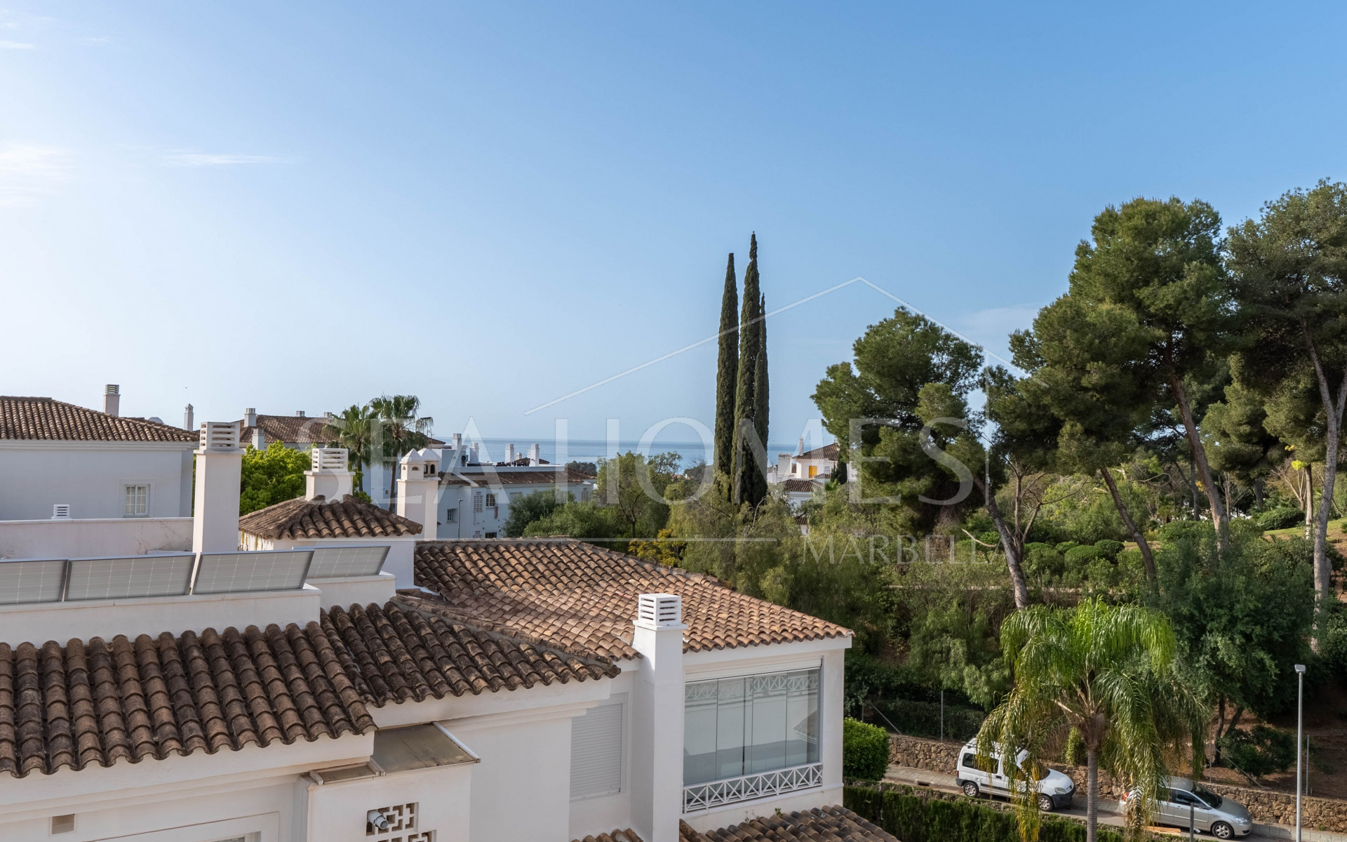 This penthouse represents the best of Marbella living, combining luxury, comfort, and a prime location in one of the most sought-after areas of the Costa del Sol.
