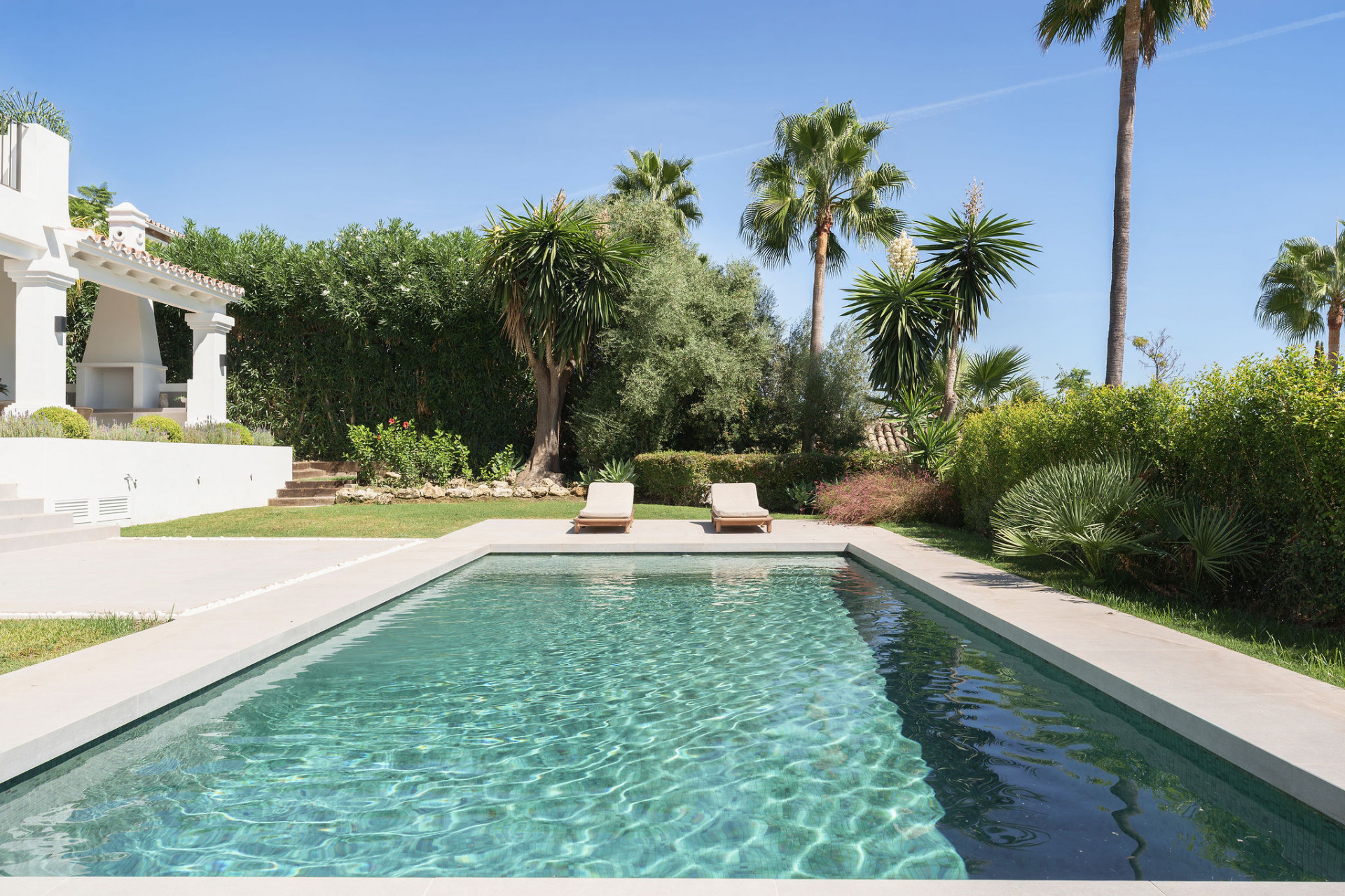 Bienvenido a Villa Rosalia — Un Retiro Refinado en Nueva Andalucía, Marbella