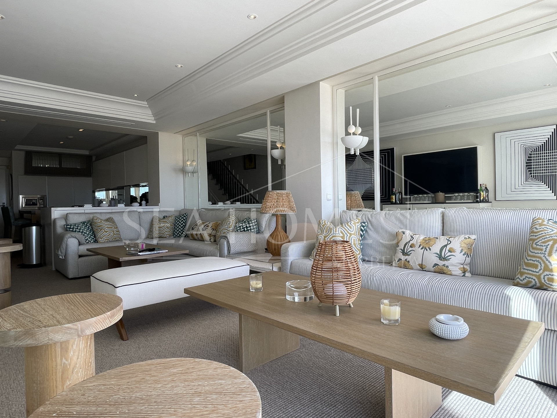 Amazing Duplex Penthouse in Marina Mariola, one of the most sought-after buildings of the Golden Mile.