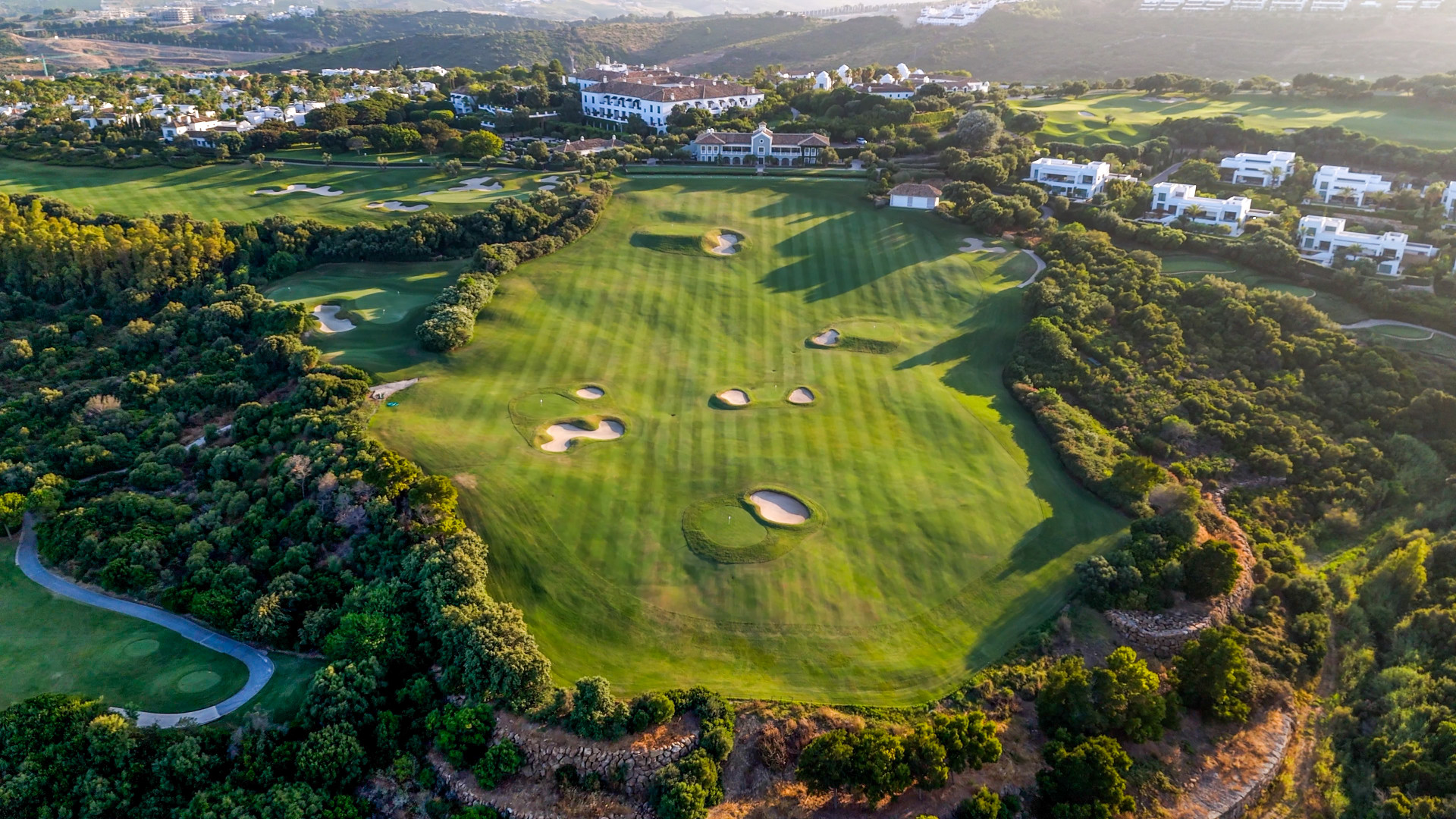 Elegante apartamento en planta baja con vistas panorámicas en el complejo Finca Cortesín