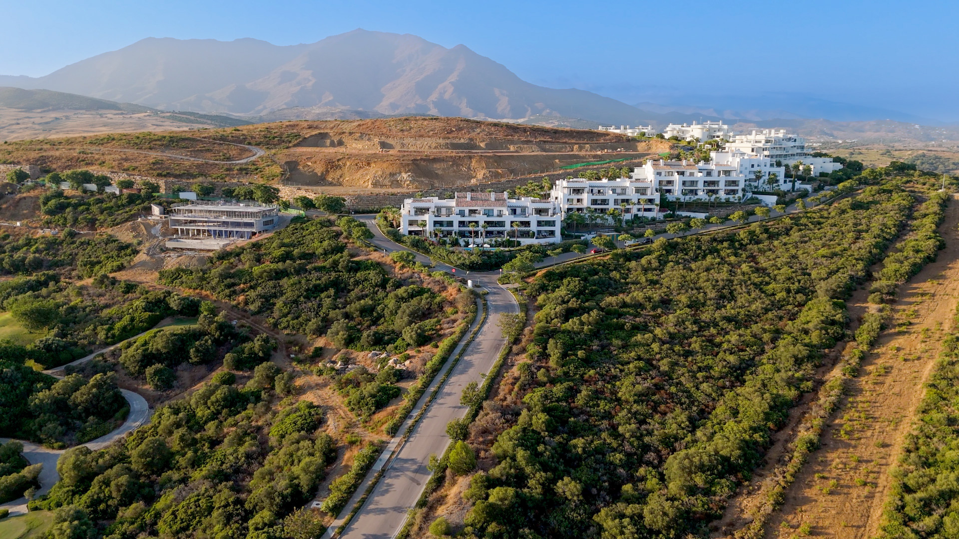 Elegante apartamento en planta baja con vistas panorámicas en el complejo Finca Cortesín
