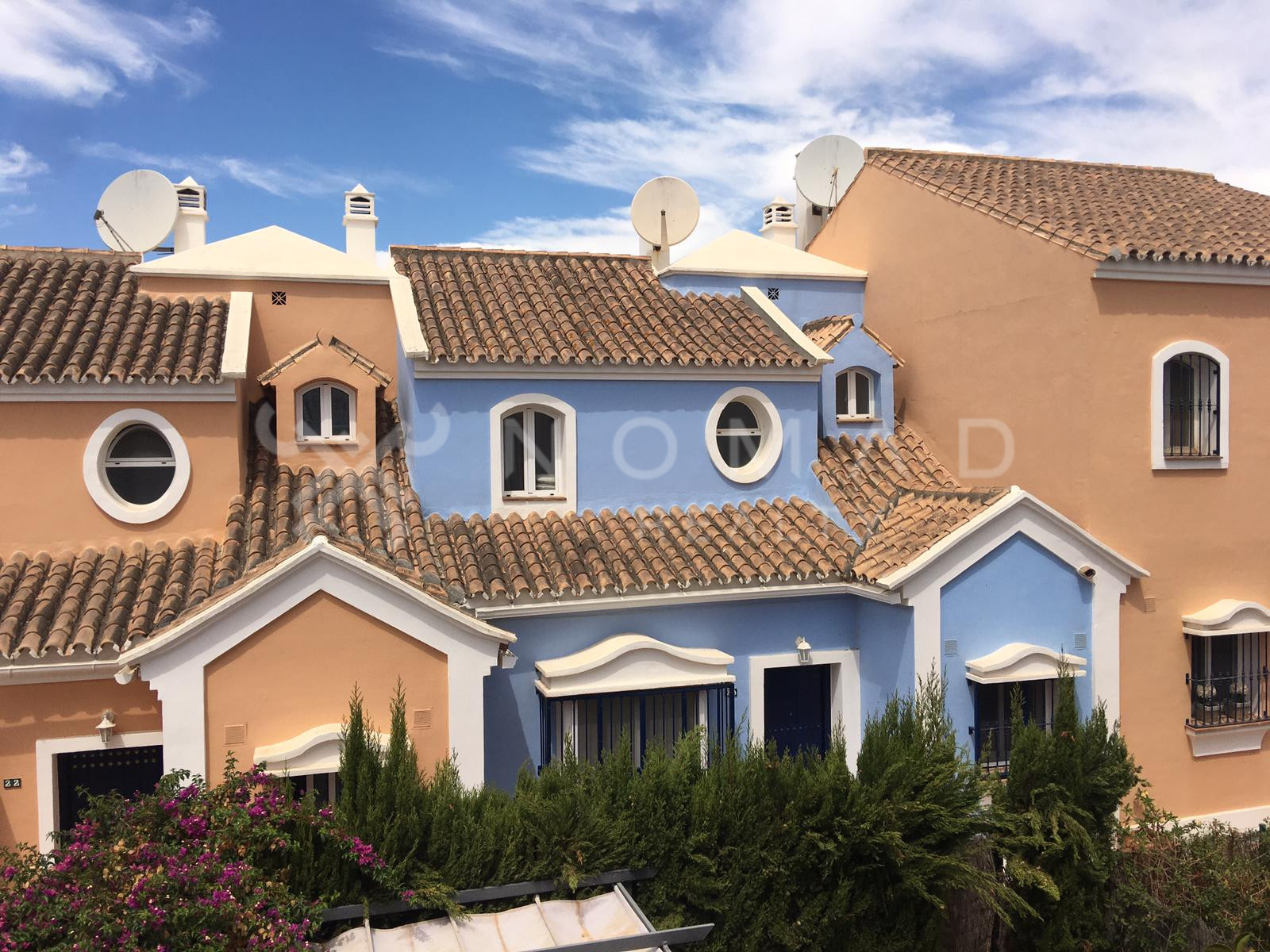 casas-adosadas en nueva-andalucia · altos-del-rodeo 445500€