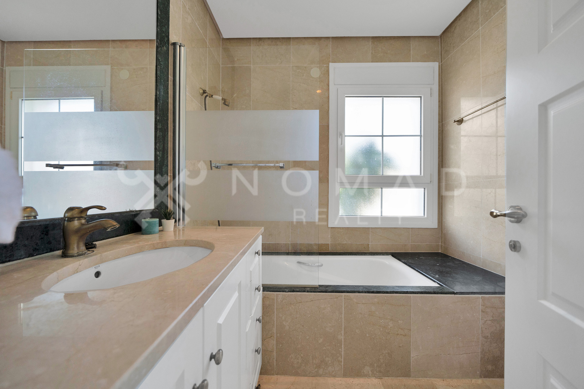 1 · Marbella East · La Mairena 1.099.000€€ 1 · Marbella East · La Mairena 1.099.000€€