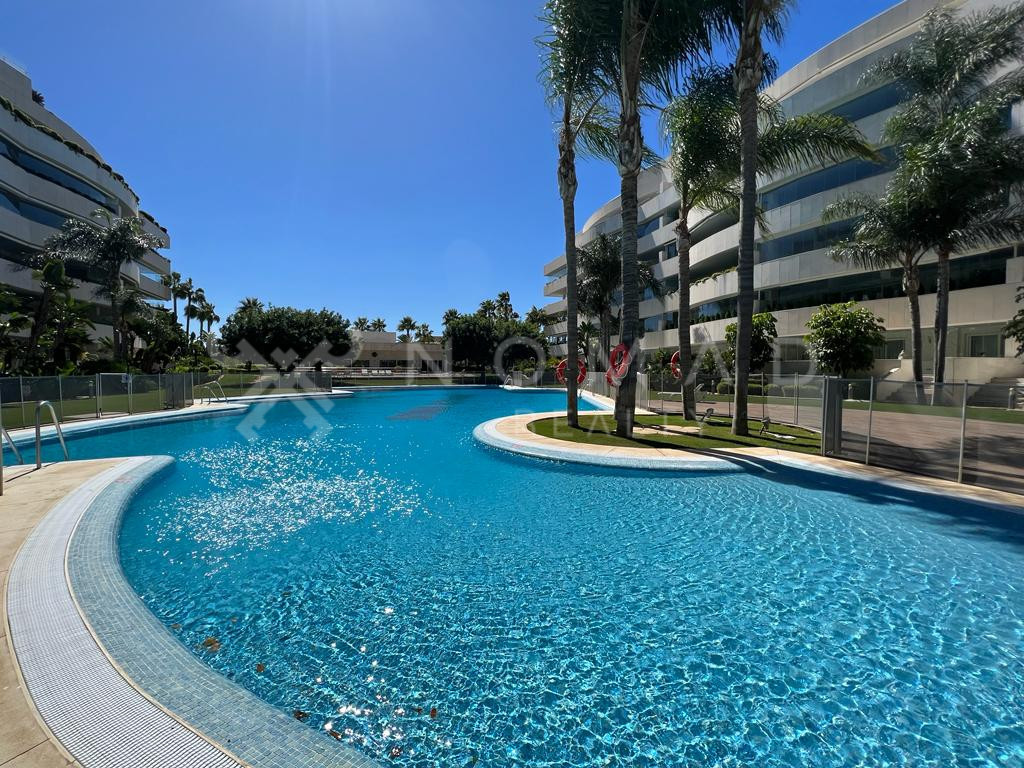 apartamento-en-planta-baja en marbella---puerto-banus ·  1000000€