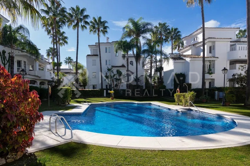 casas-de-pueblo en nueva-andalucia · los-naranjos-de-marbella 689400€
