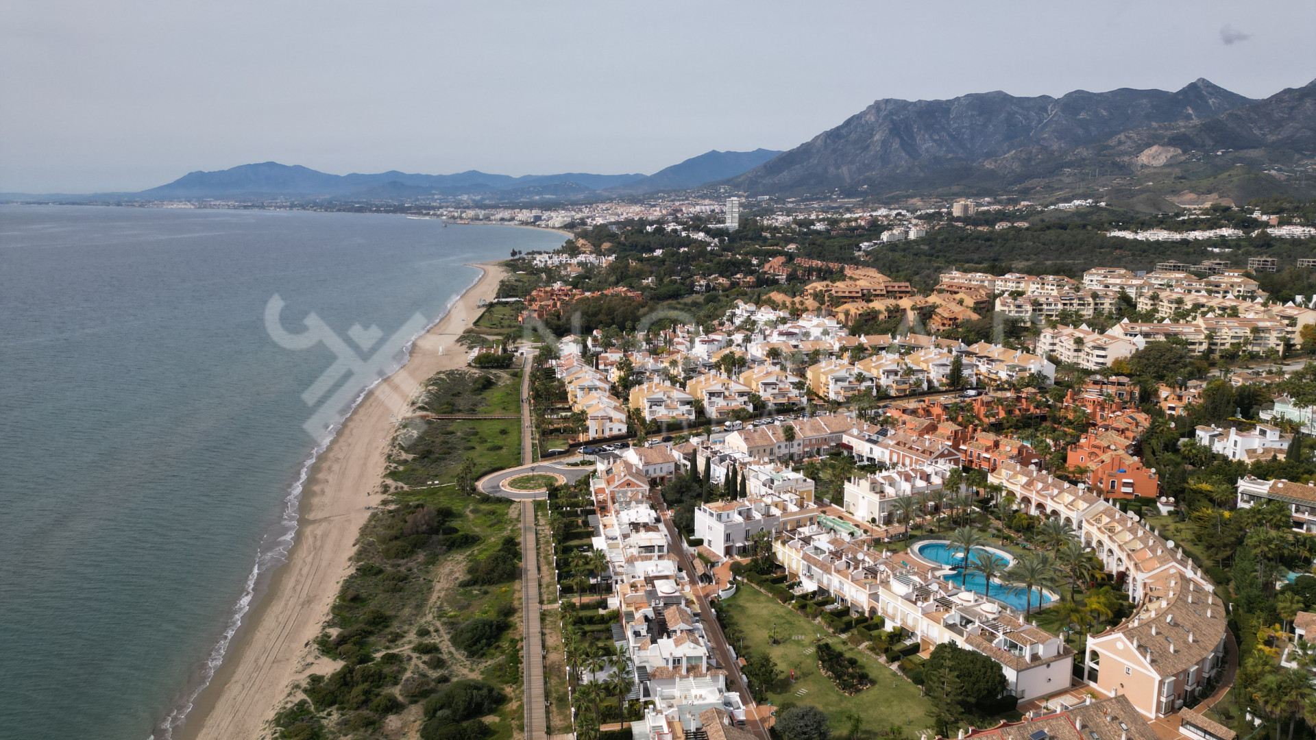 casas-adosadas en marbella-east · bahia-de-marbella 970000€