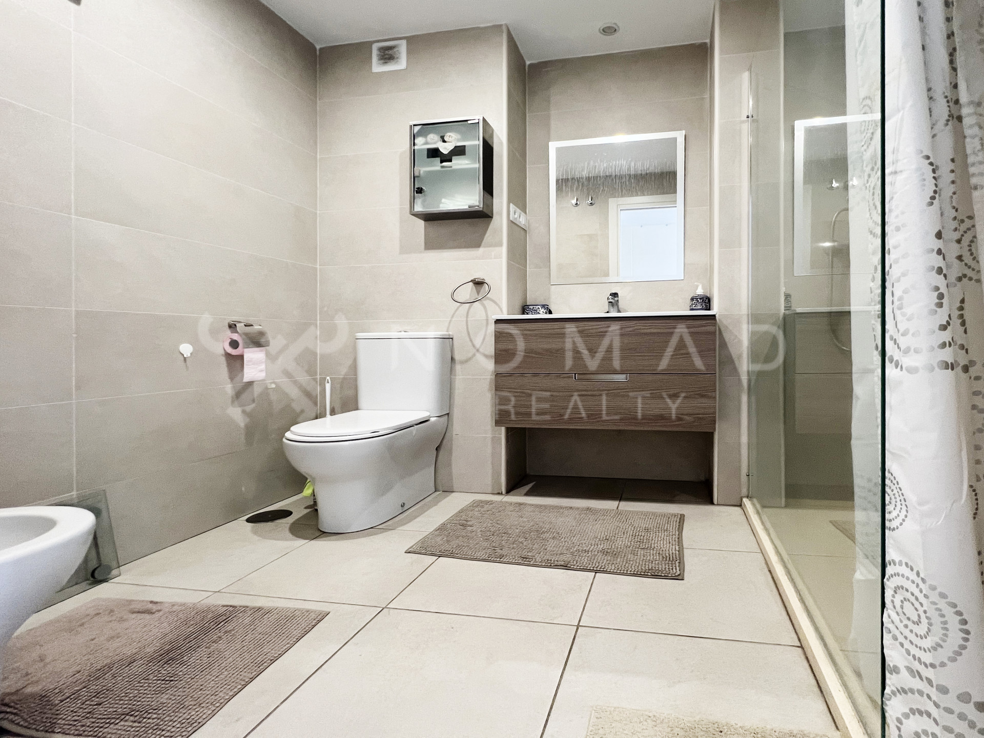 2 · Nueva Andalucia · Albatross Hill € Mes€ 2 · Nueva Andalucia · Albatross Hill € Mes€