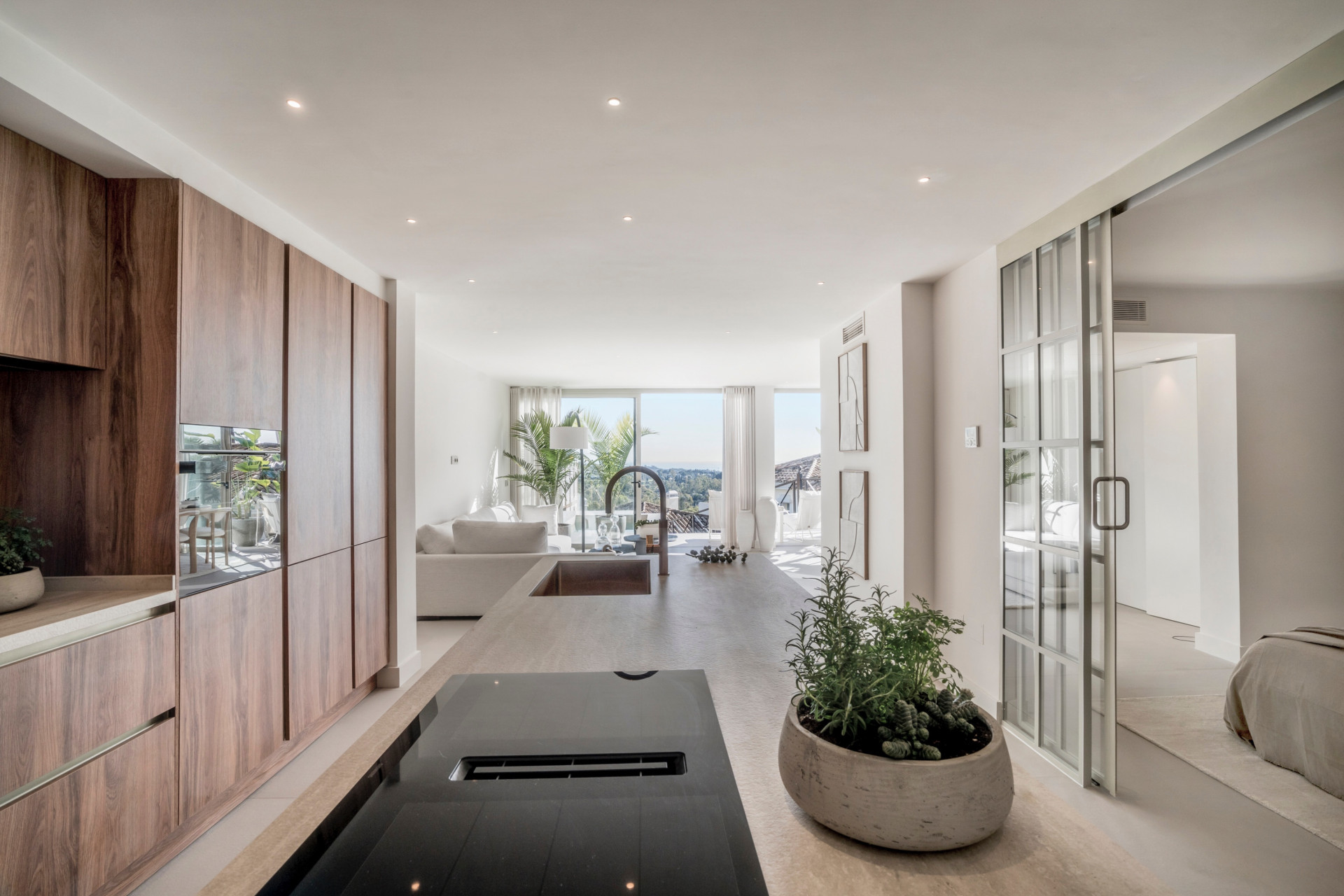 Renovated 3 Bedroom Apartment with private pool, sea & mountain views in Nueva Andalucía