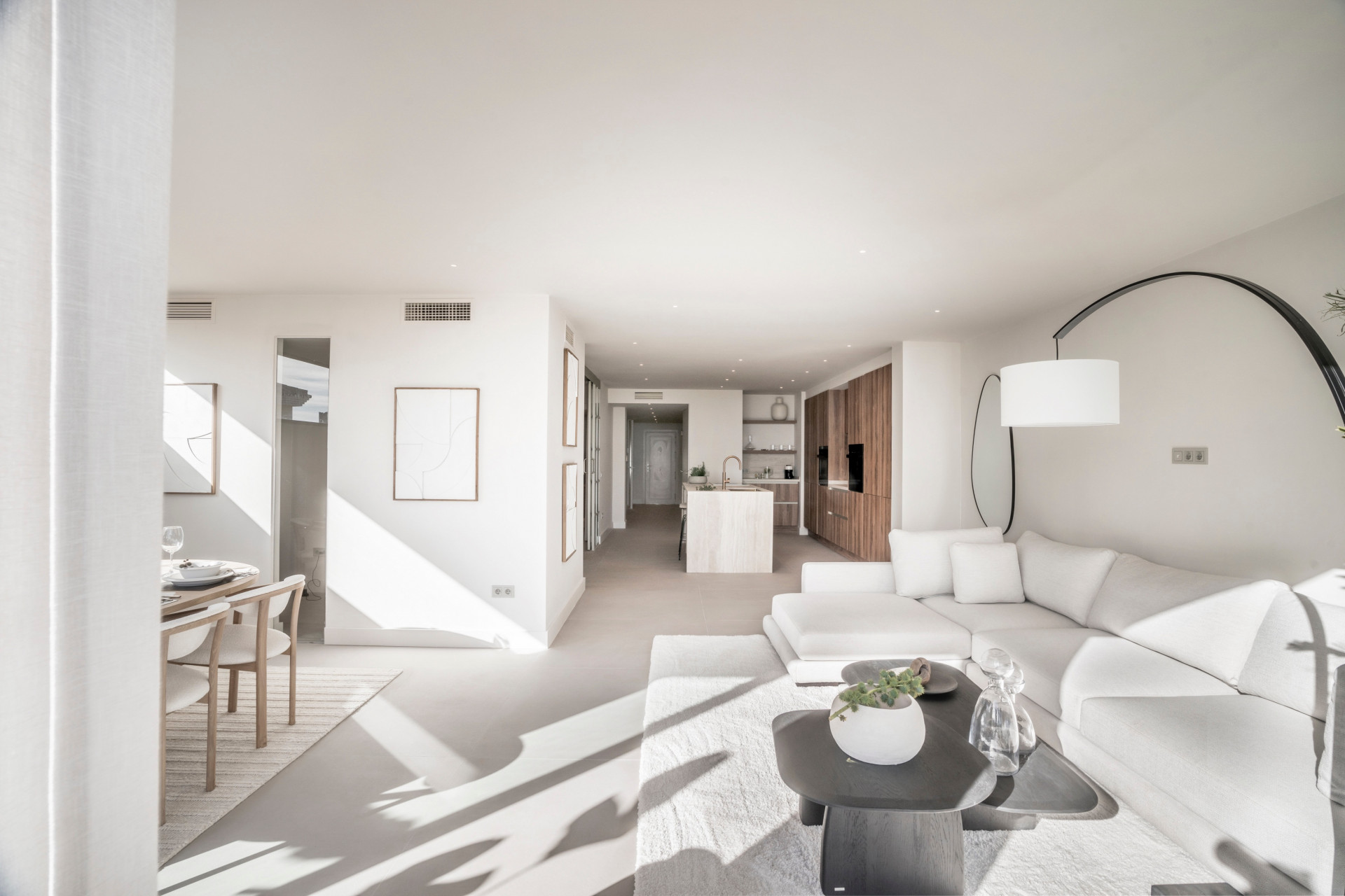 Renovated 3 Bedroom Apartment with private pool, sea & mountain views in Nueva Andalucía