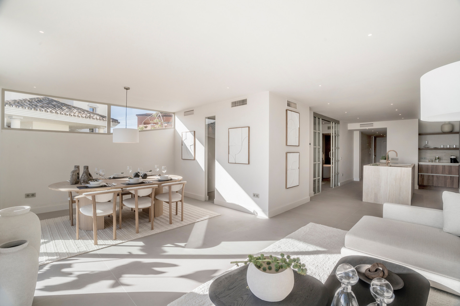 Renovated 3 Bedroom Apartment with private pool, sea & mountain views in Nueva Andalucía