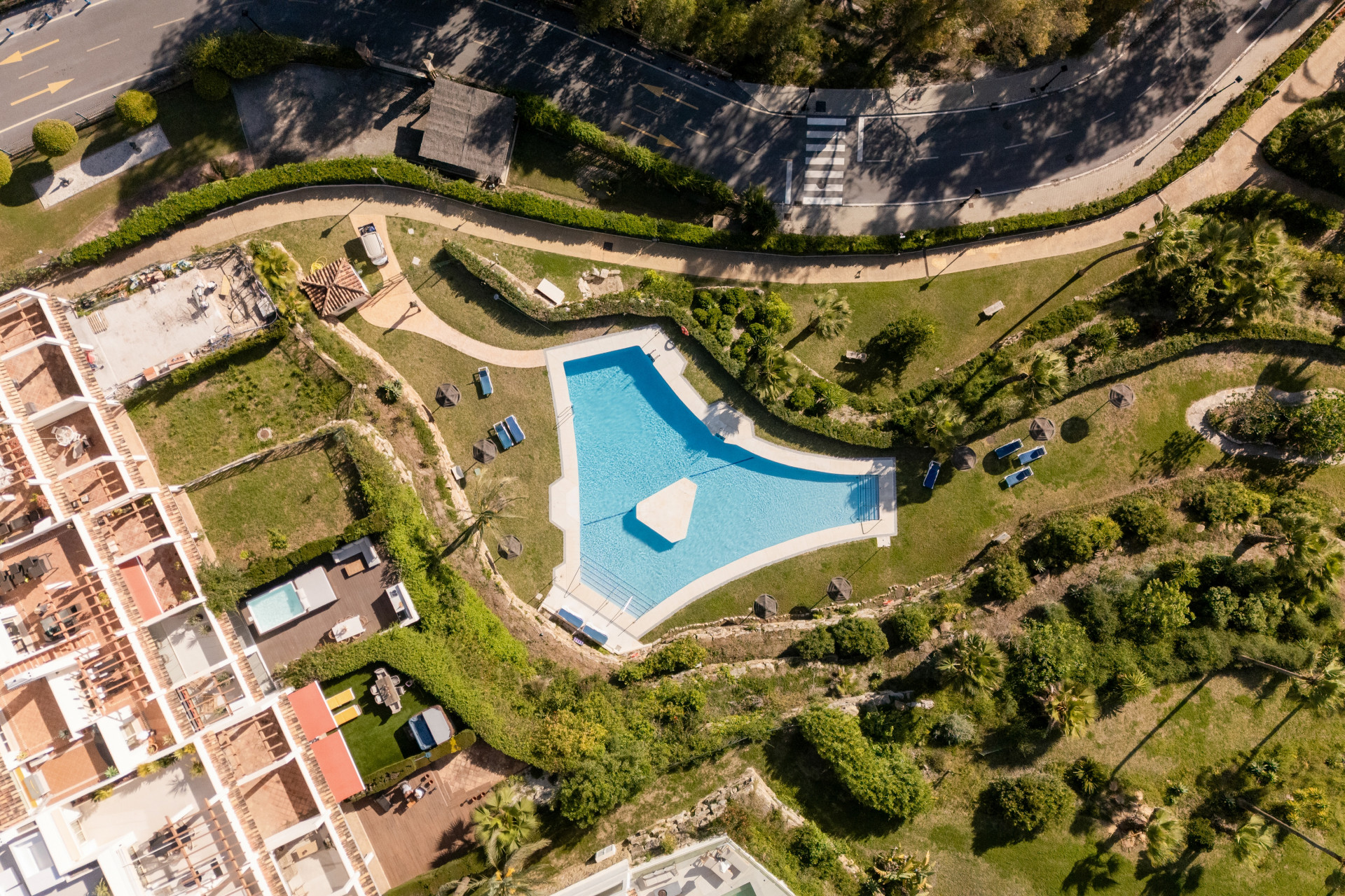 Renovated 3 Bedroom Apartment with private pool, sea & mountain views in Nueva Andalucía