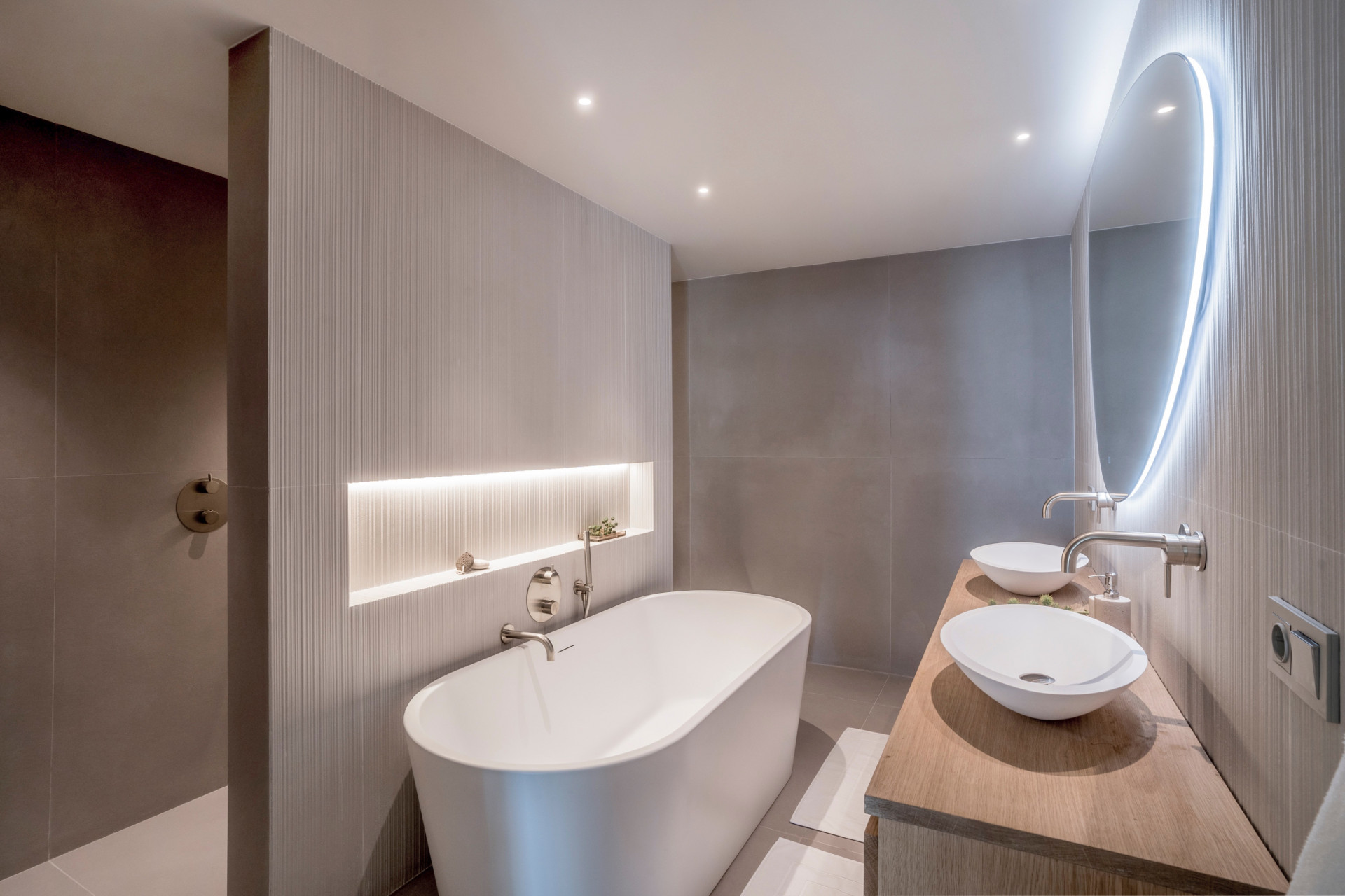 Renovated 3 Bedroom Apartment with private pool, sea & mountain views in Nueva Andalucía