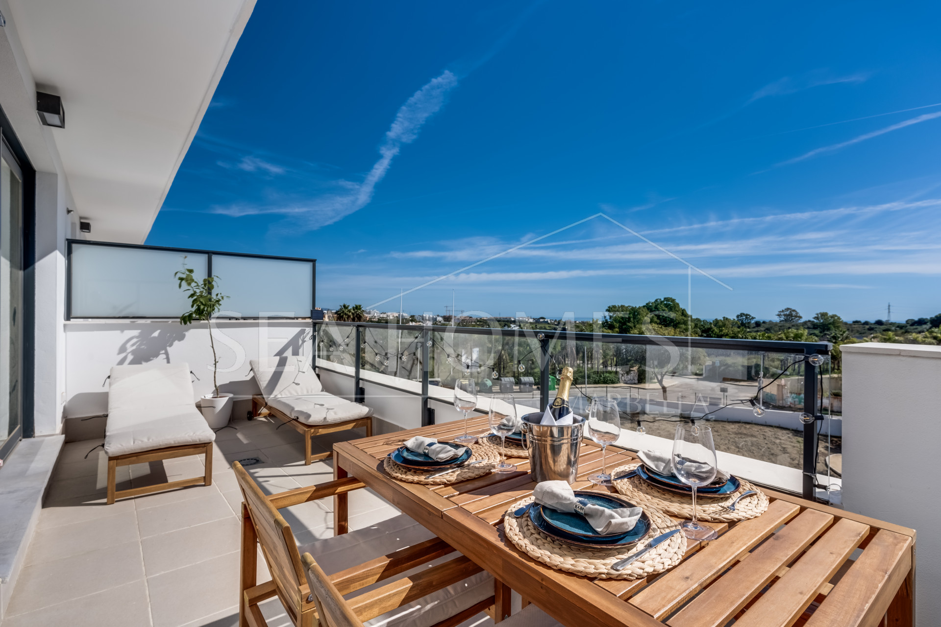 Luxury 1-Bedroom Penthouse with Stunning Sea Views in La Resina, Estepona