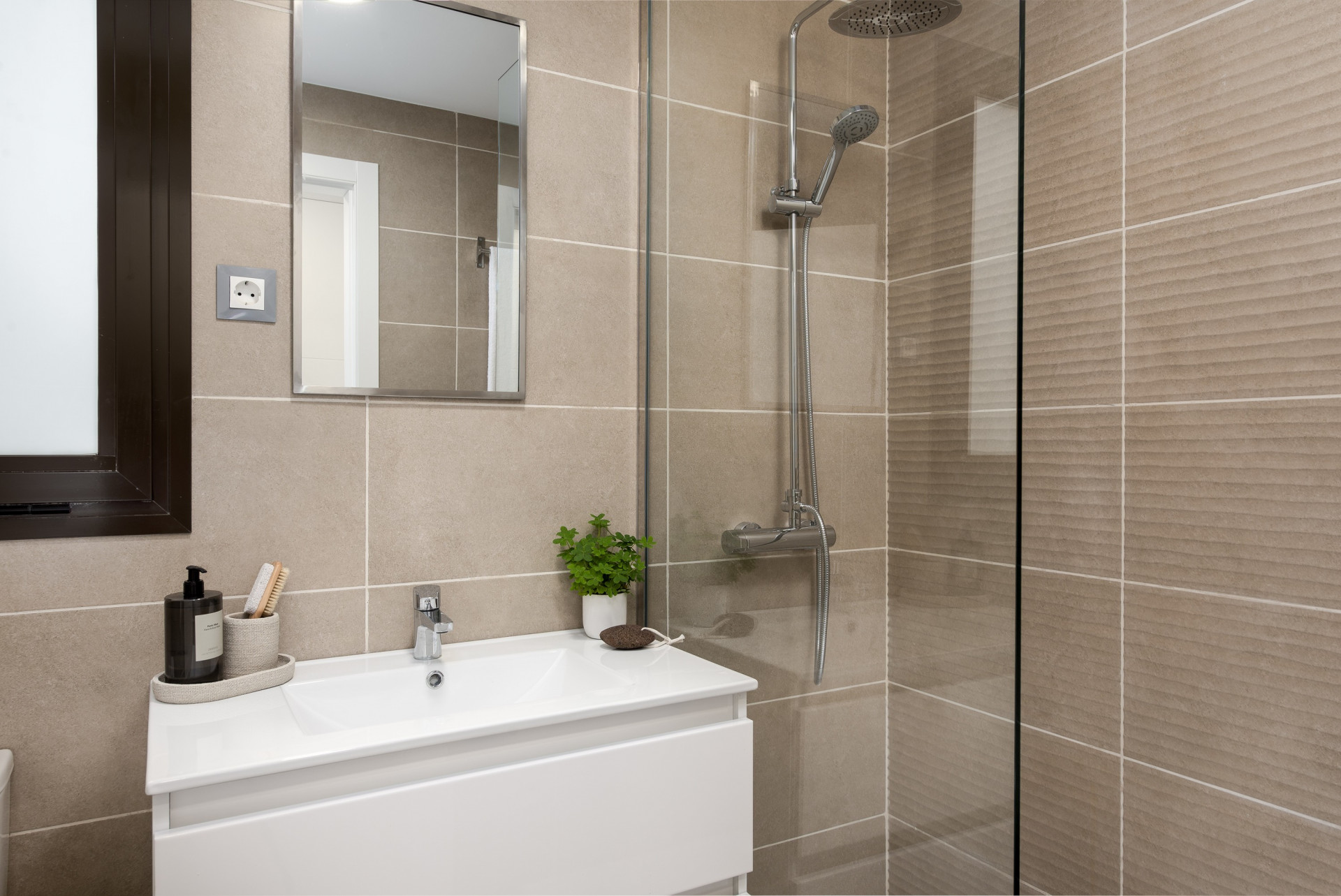 Modern 2 bedroom Apartment at the Edge of Estepona’s Old Town