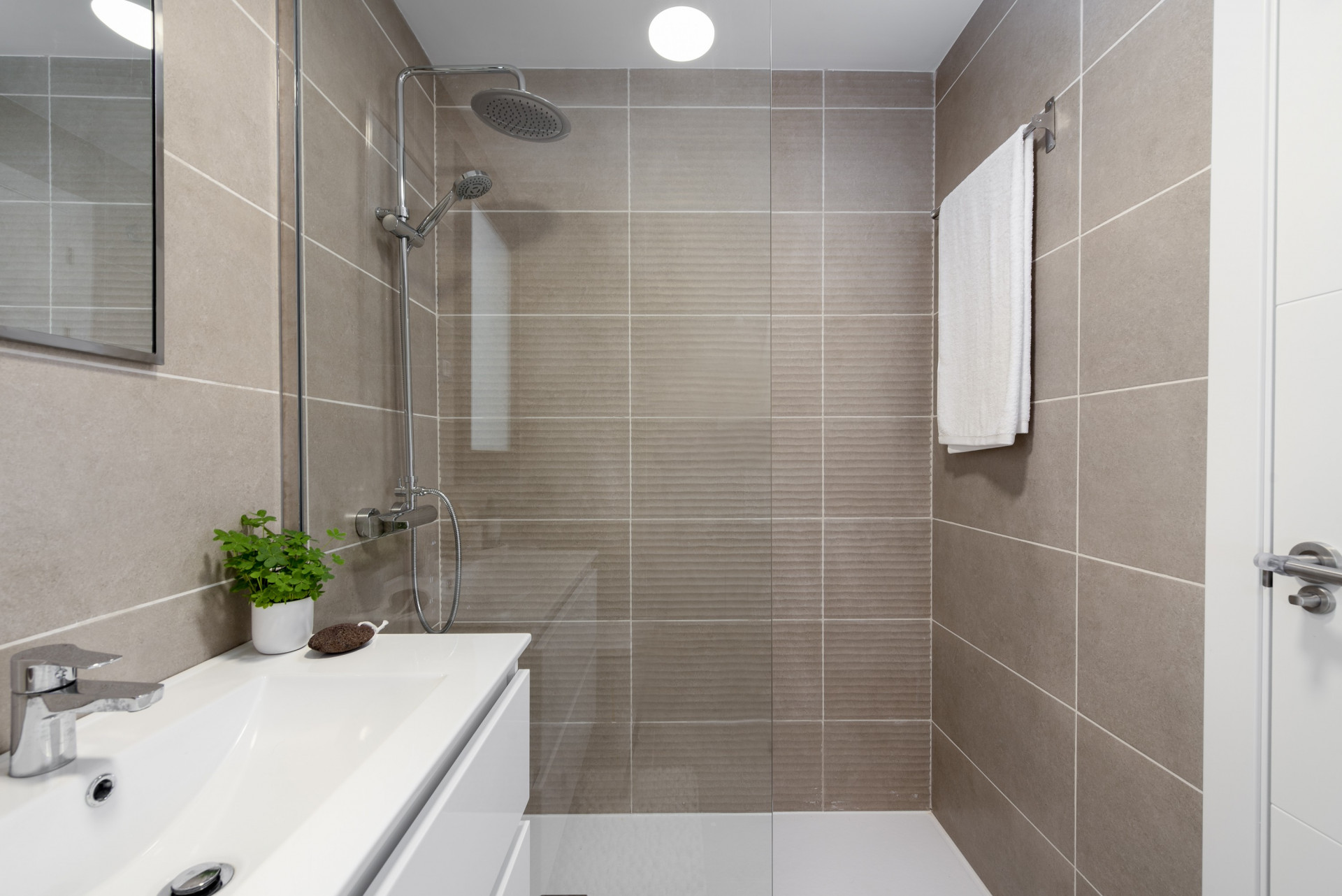 Modern 2 bedroom Apartment at the Edge of Estepona’s Old Town