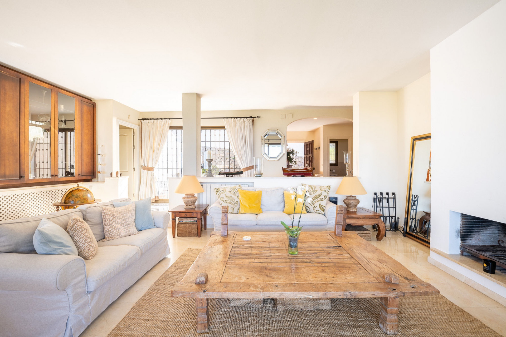 Luxury Villa with Panoramic Sea & La Concha Views in El Rosario, Marbella