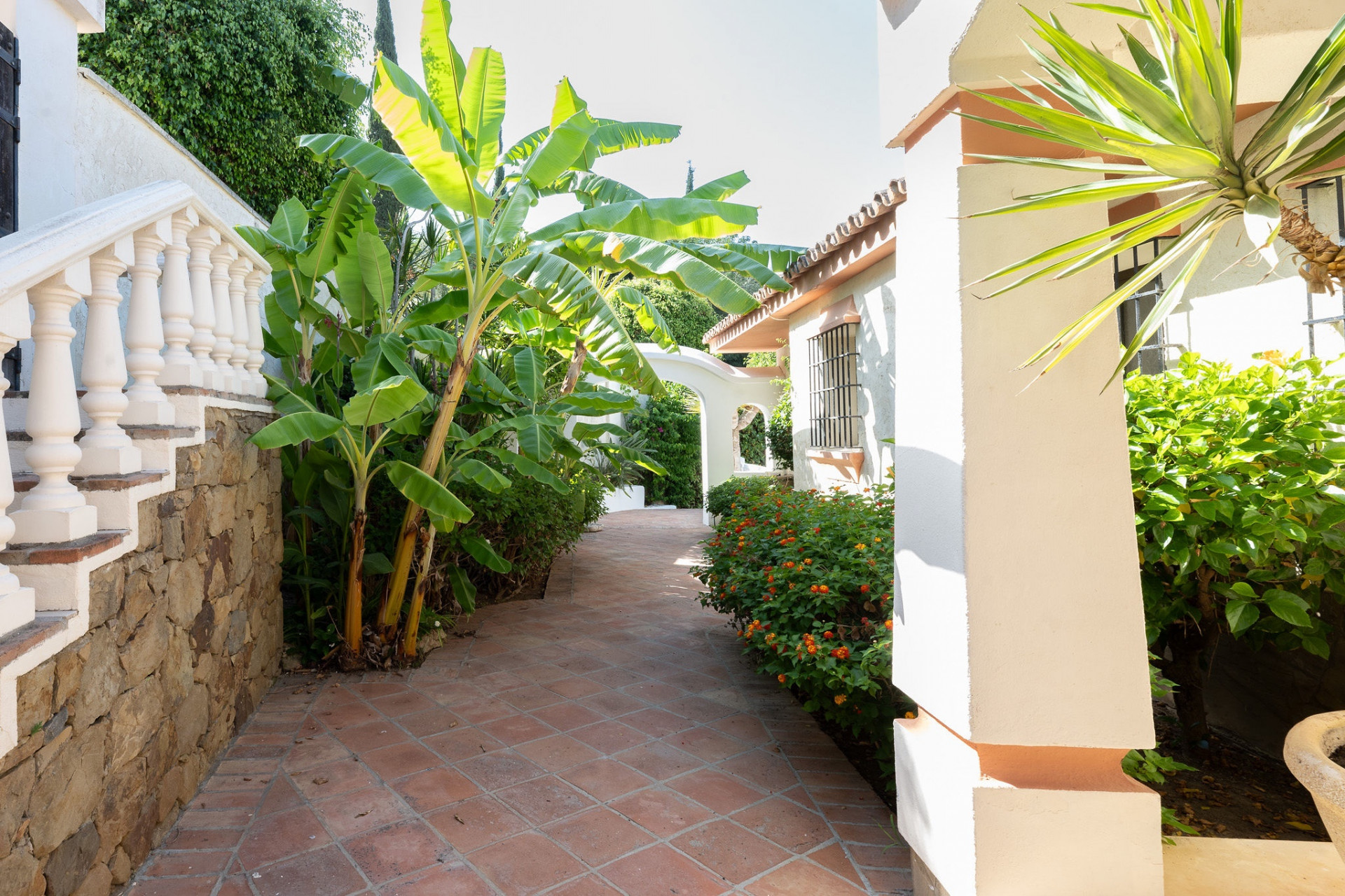 Luxury Villa with Panoramic Sea & La Concha Views in El Rosario, Marbella