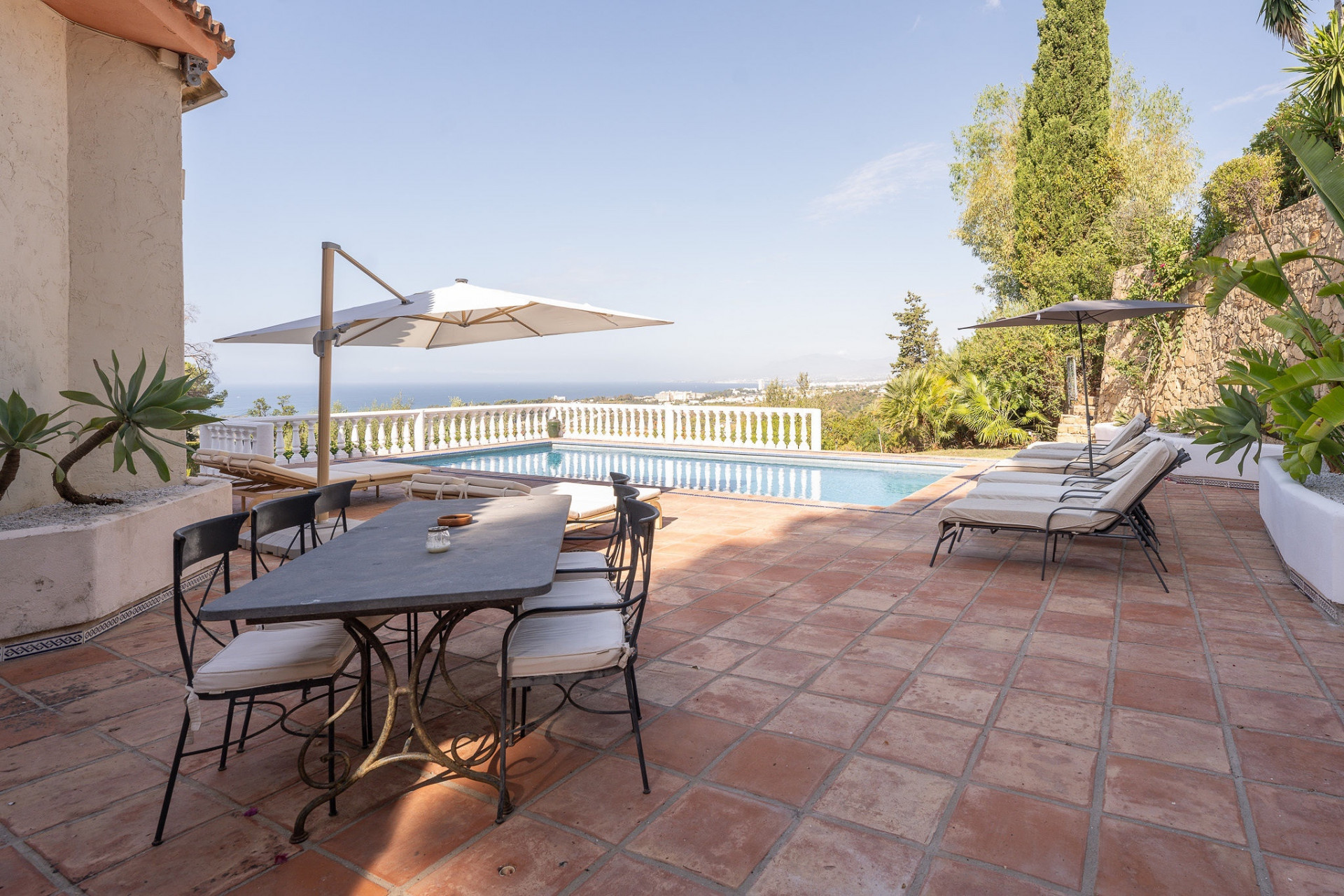 Luxury Villa with Panoramic Sea & La Concha Views in El Rosario, Marbella